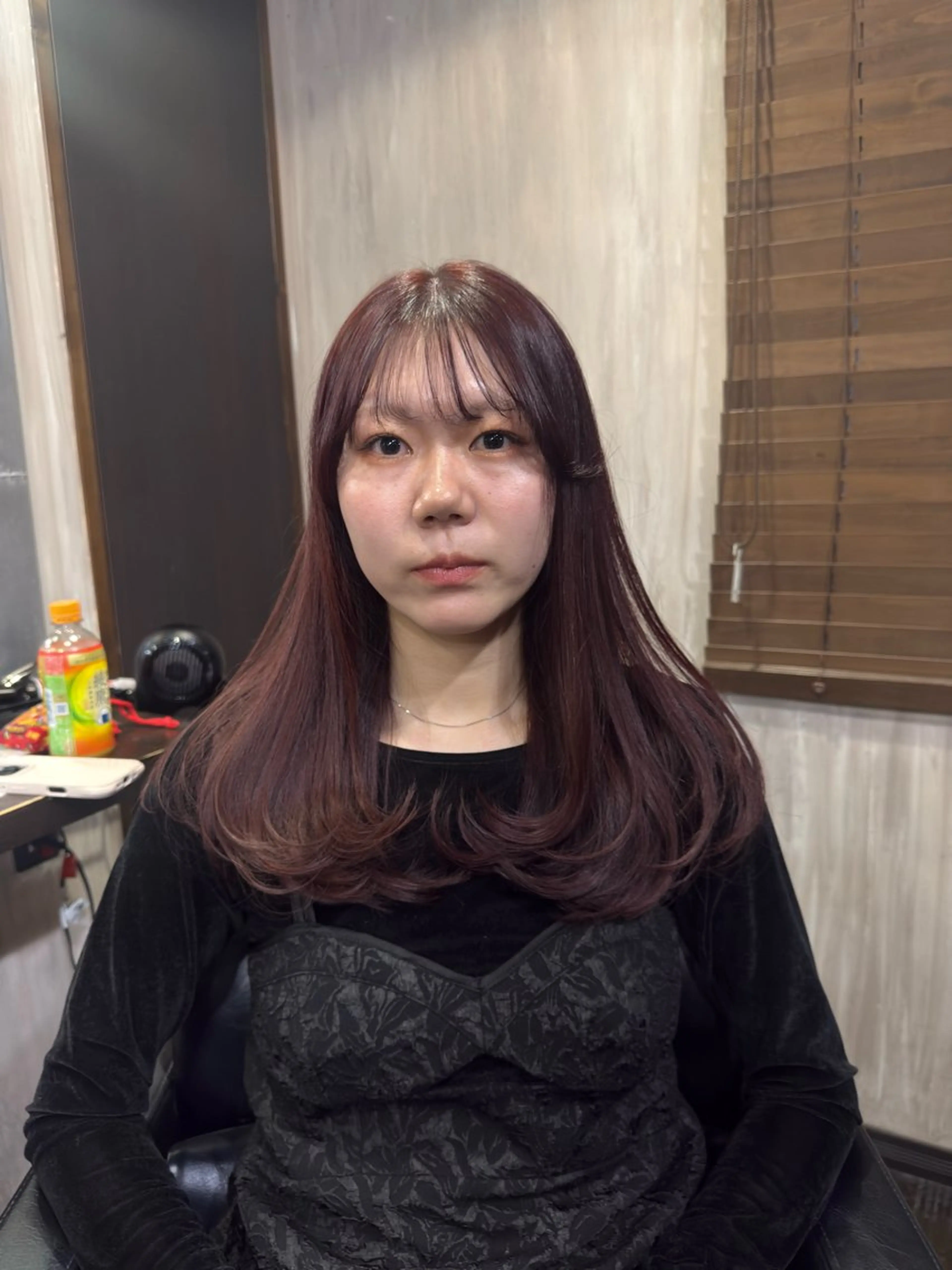 ミディアム カラー カシス ピンクカラー レイヤーカット ローレイヤー カット ヘアカラー トリートメント メンズカット/パーマ 艶カラーTAIGA︎のヘアスタイル