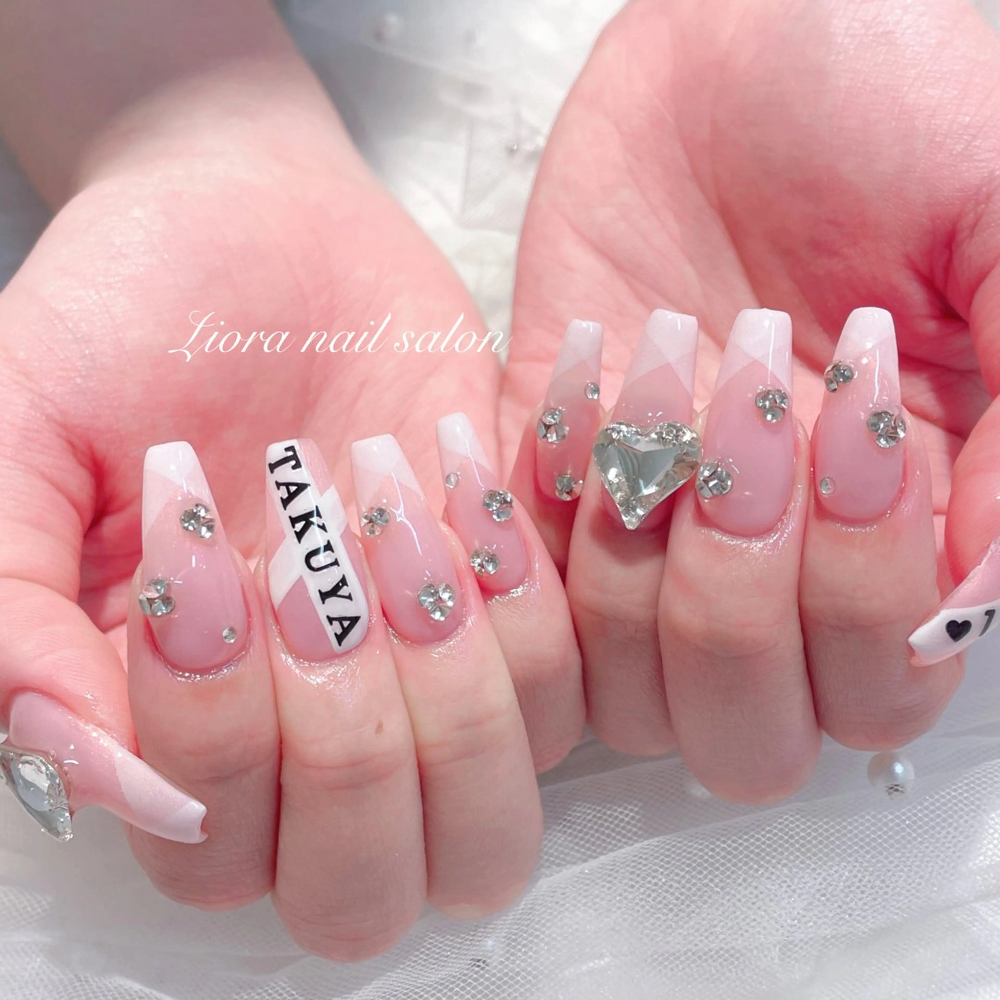 ネイル フレンチネイル ジェルネイル ガーリー グラデーション キラキラネイル ハンドネイル Liora nail 1のネイルデザイン