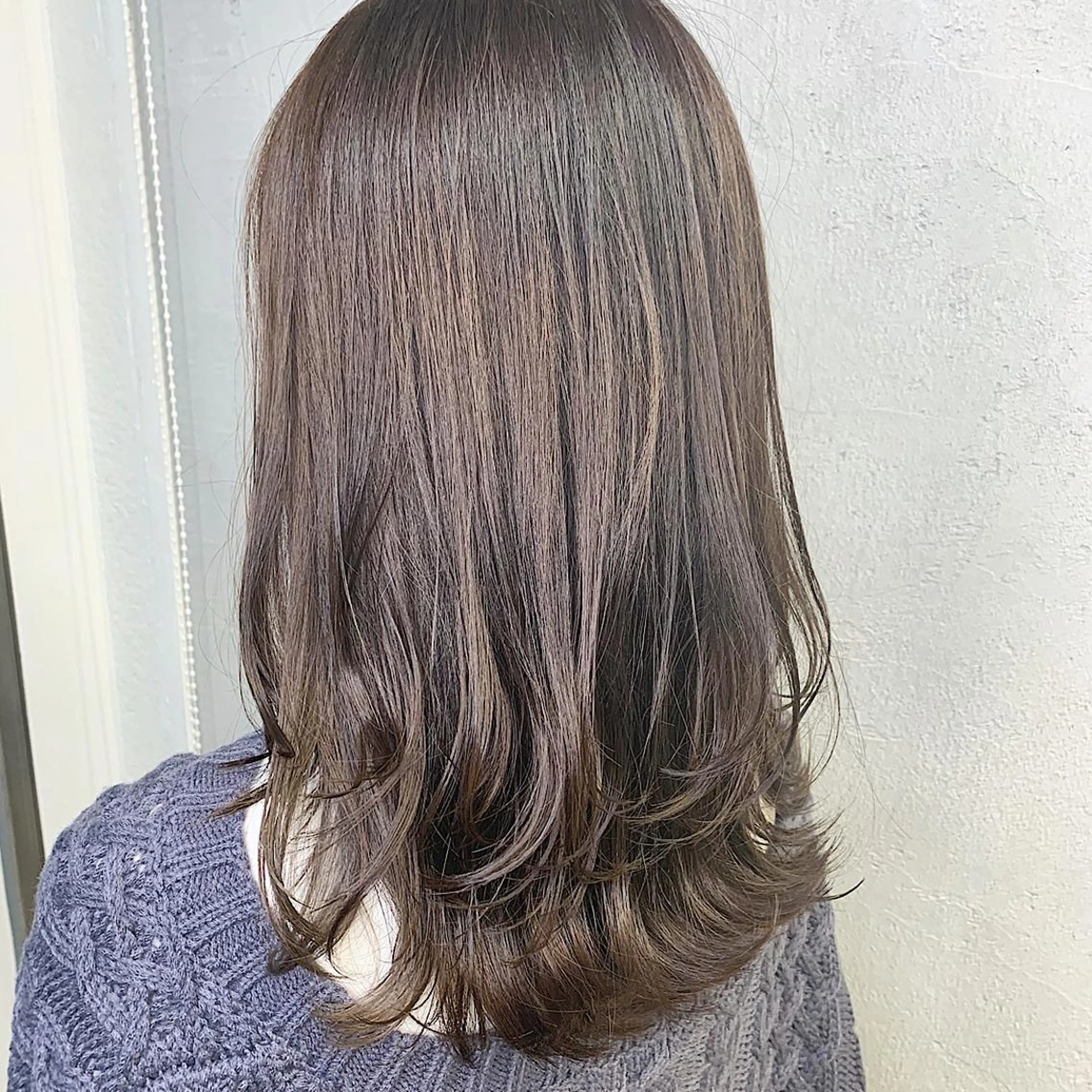 セミロング カラー アディクシーカラー アッシュ アッシュグレー バレイヤージュ ベージュカラー 前髪顔周りカット 沼田　拓斗のヘアスタイル