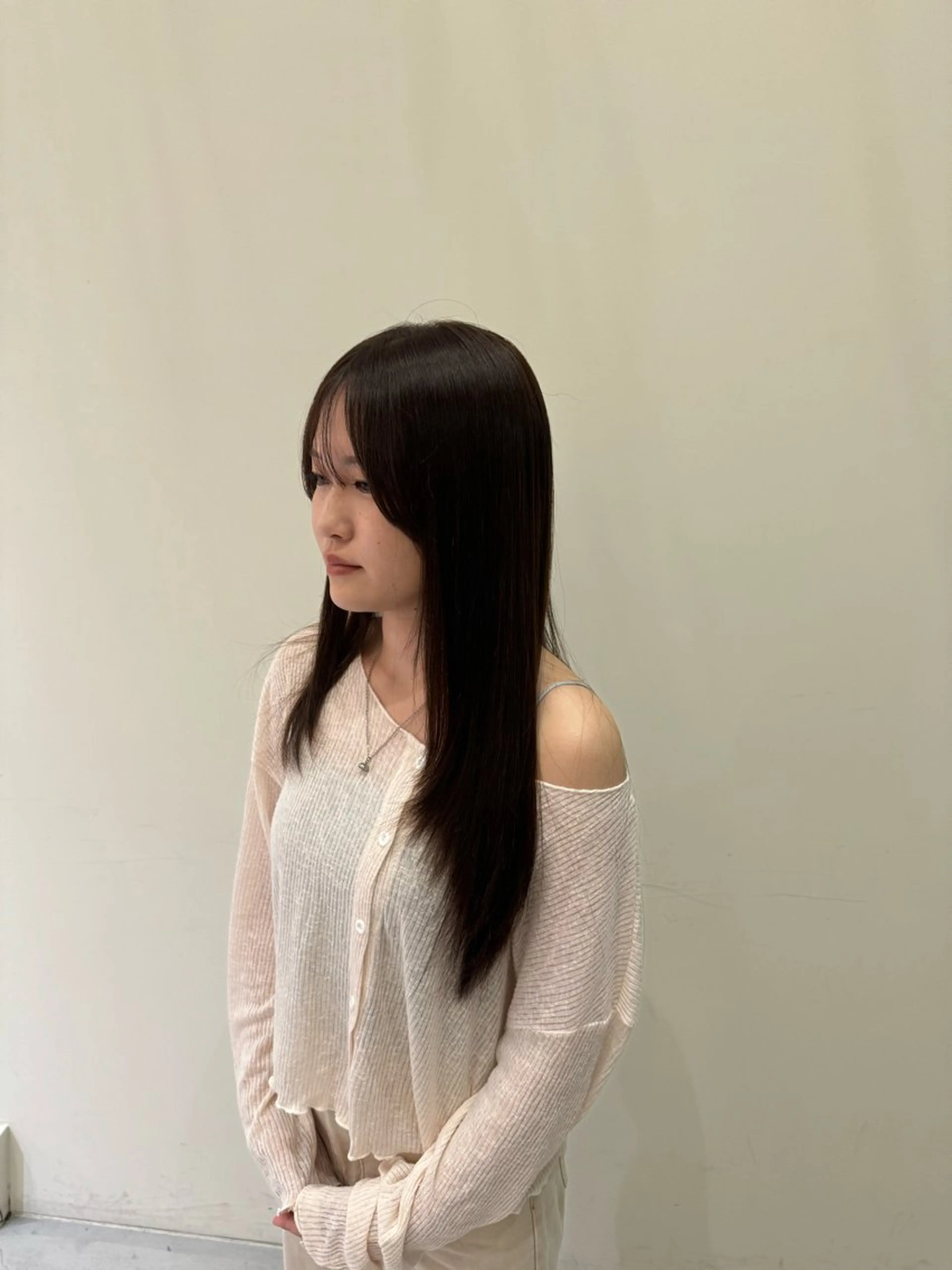 ロング カット 透明感カラー/顔周り カット/レイヤーにかのヘアスタイル