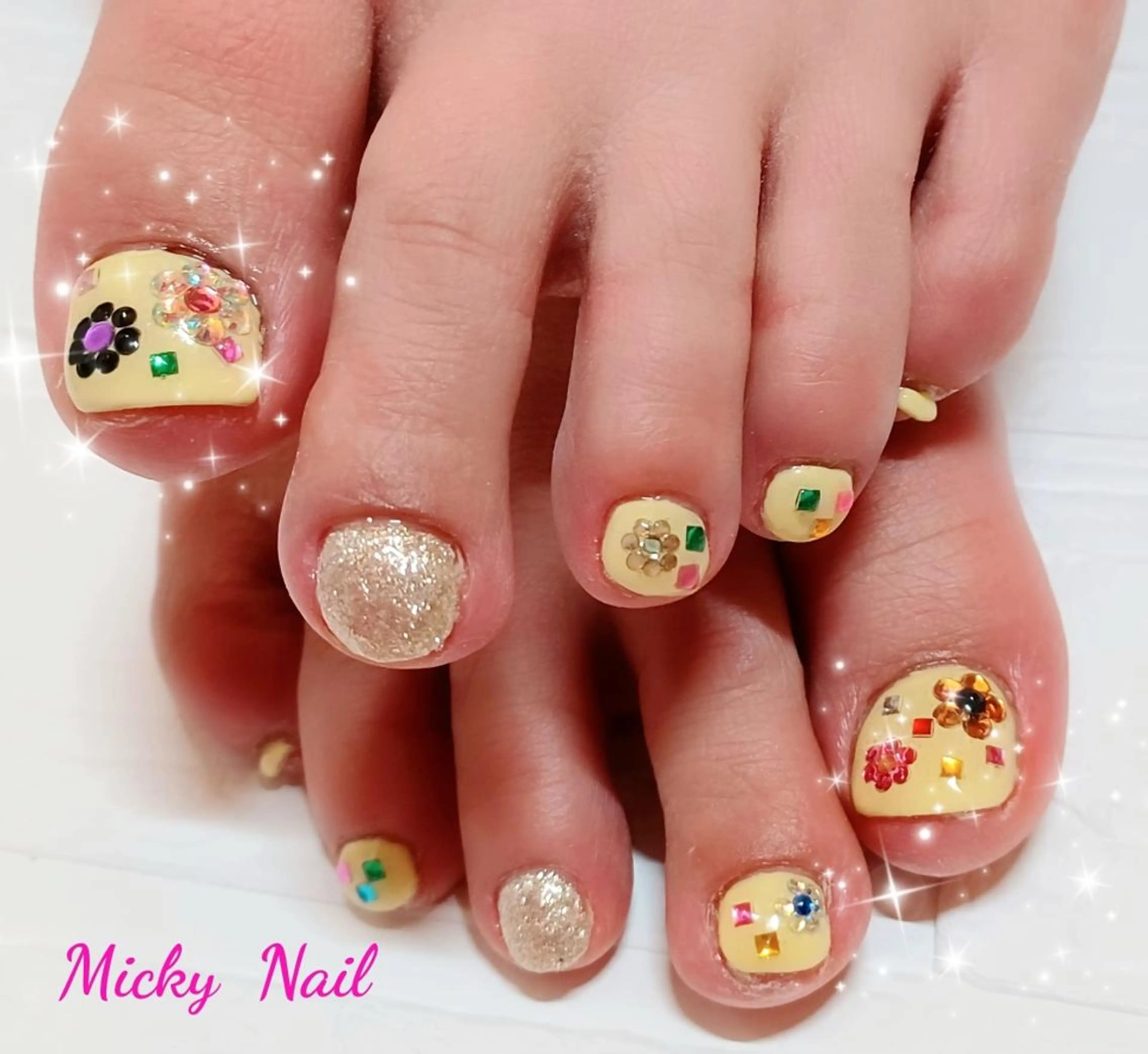 ネイル フットネイル キラキラネイル 春ネイル Micky nail chikushinoのネイルデザイン