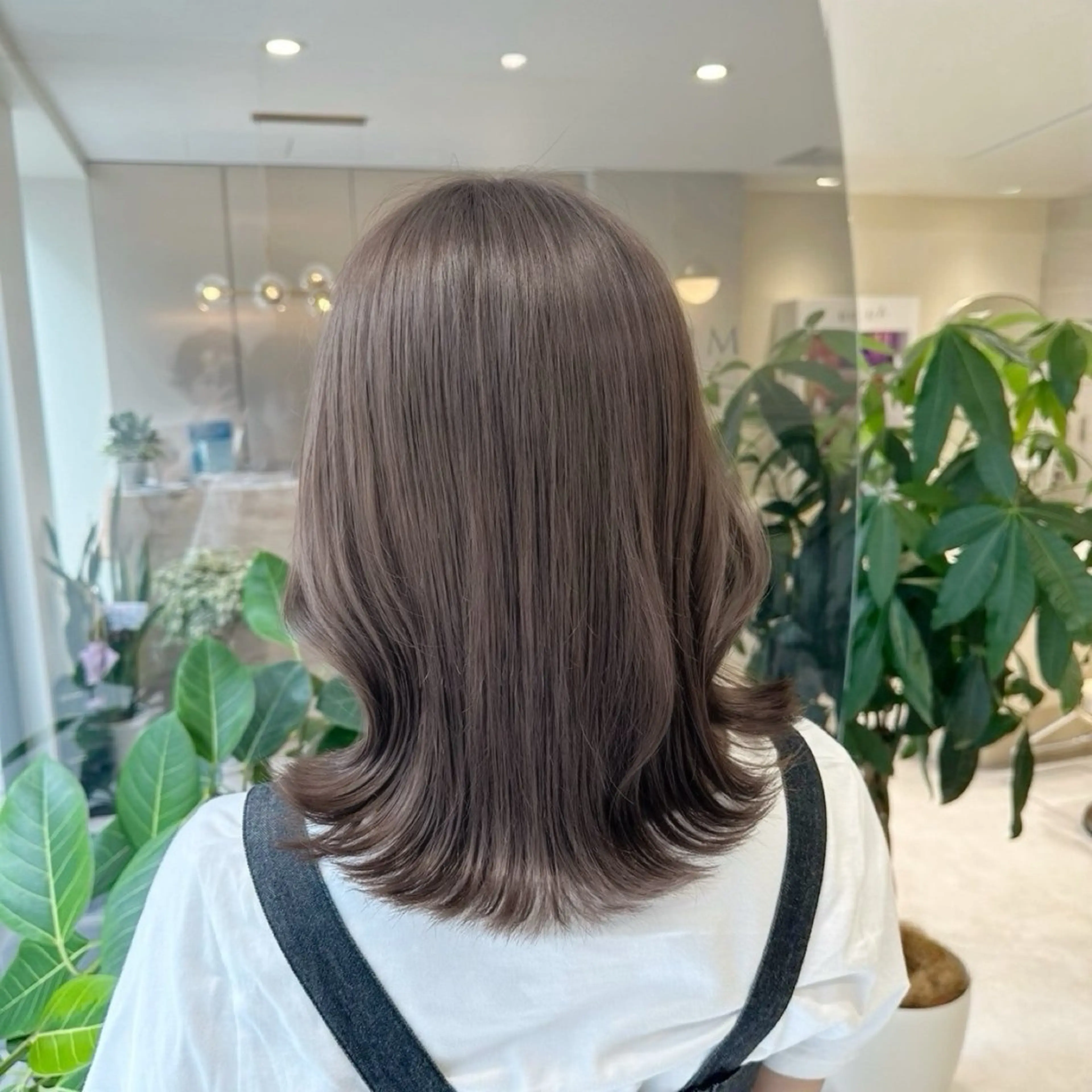 ミディアム カラー ベージュカラー イルミナカラー くびれヘア カット ヘアカラー トリートメント Ms.CHARM所属・透明感カラー🌿 グレージュ🐺陽介のヘアスタイル
