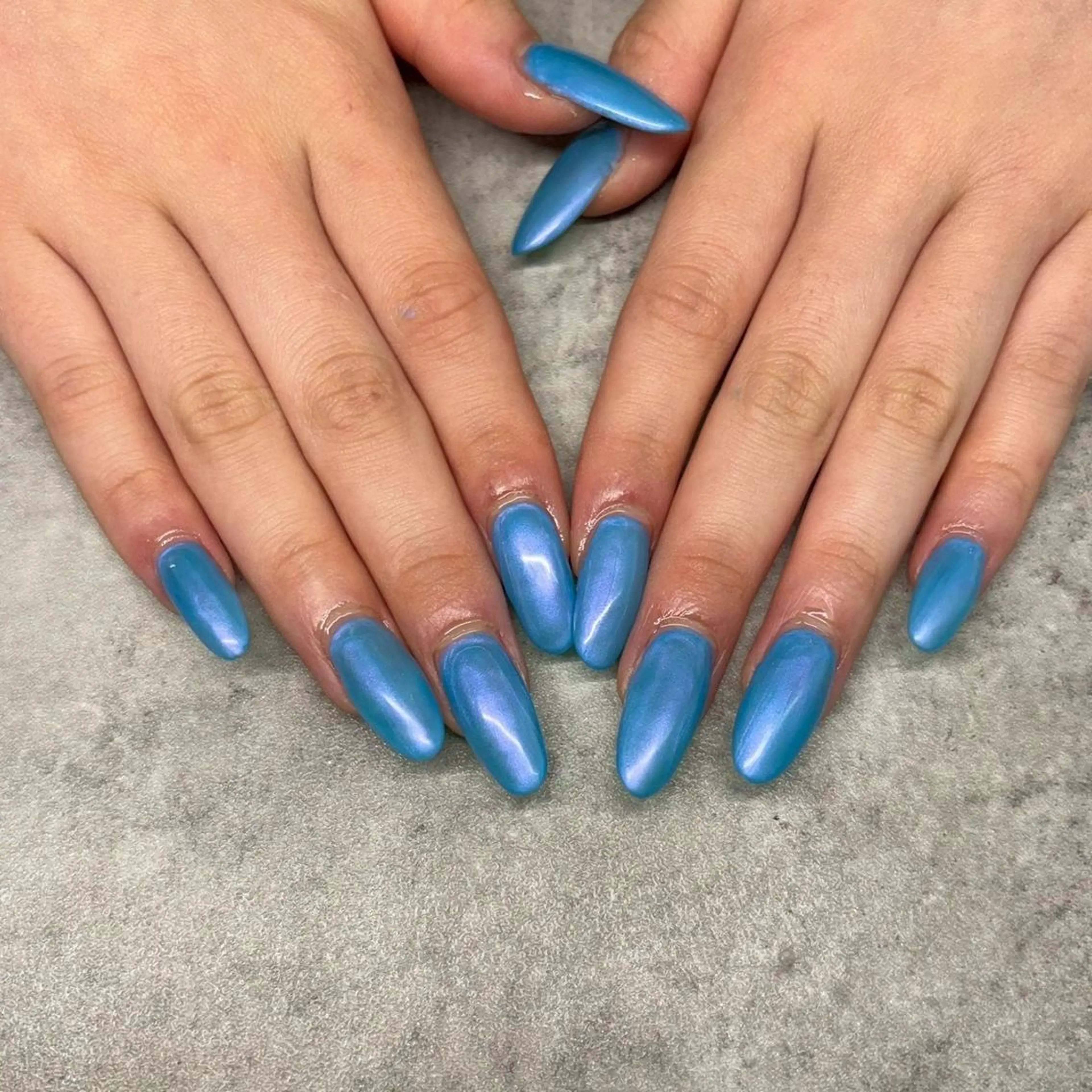 ネイル オーロラネイル ボルドー クリアネイル フラッシュネイル フットネイル ハンドネイル 井上春菜/長さだし パラジェルフィルインのネイルデザイン