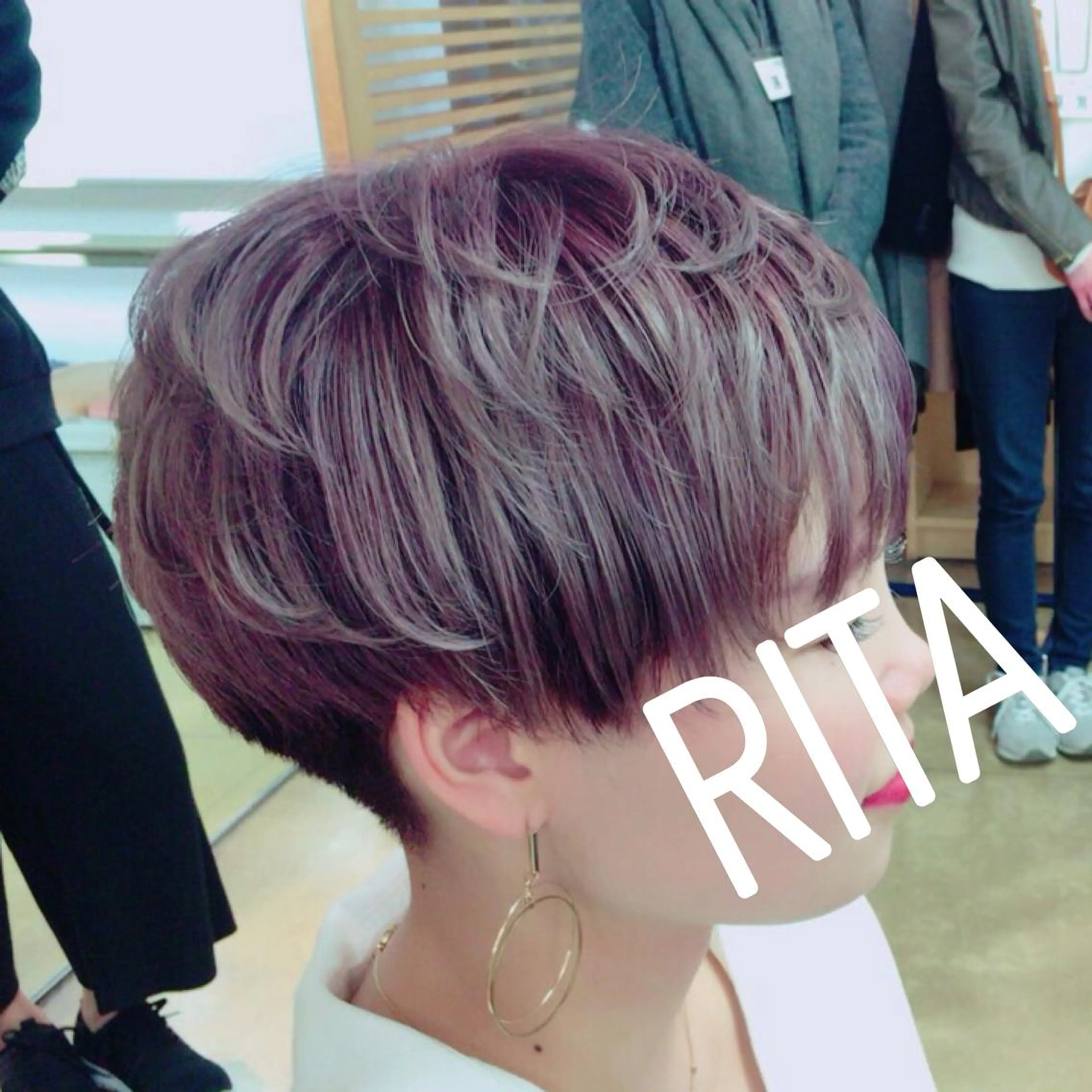 ショート カラー ブリーチ 透明感カラー ひろせ かなのヘアスタイル