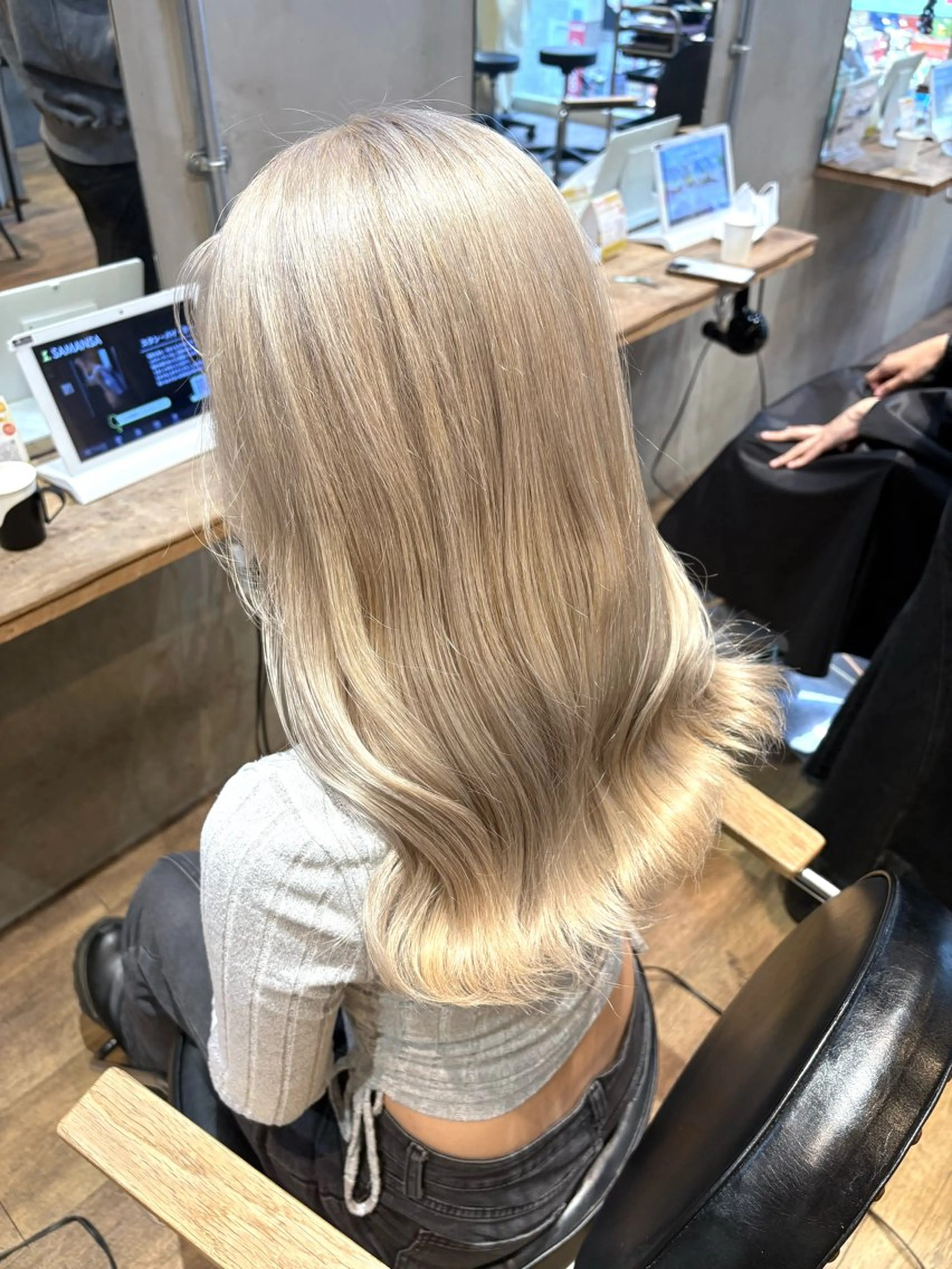 ミディアム ヘアカラー 井上 麻帆のヘアスタイル