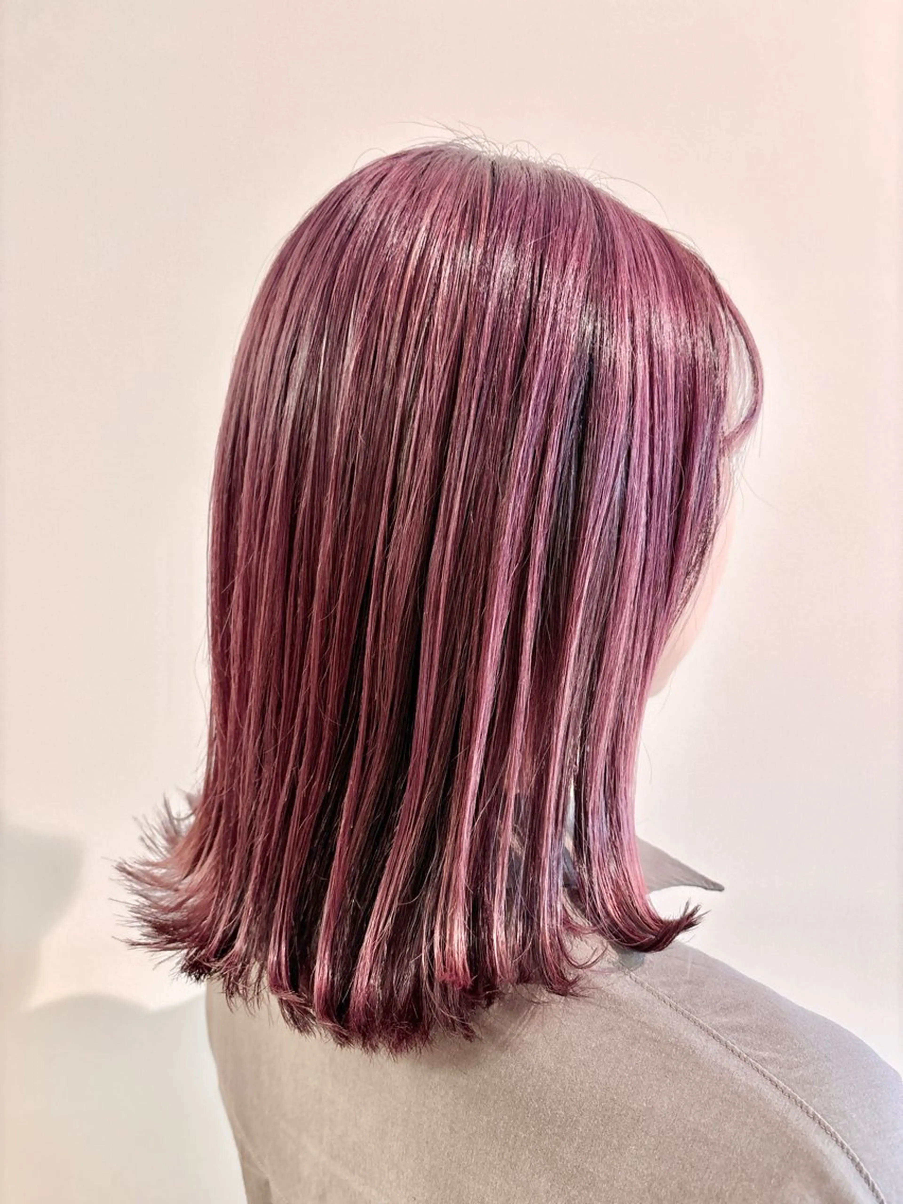 ミディアム カラー 古川 琴美のヘアスタイル