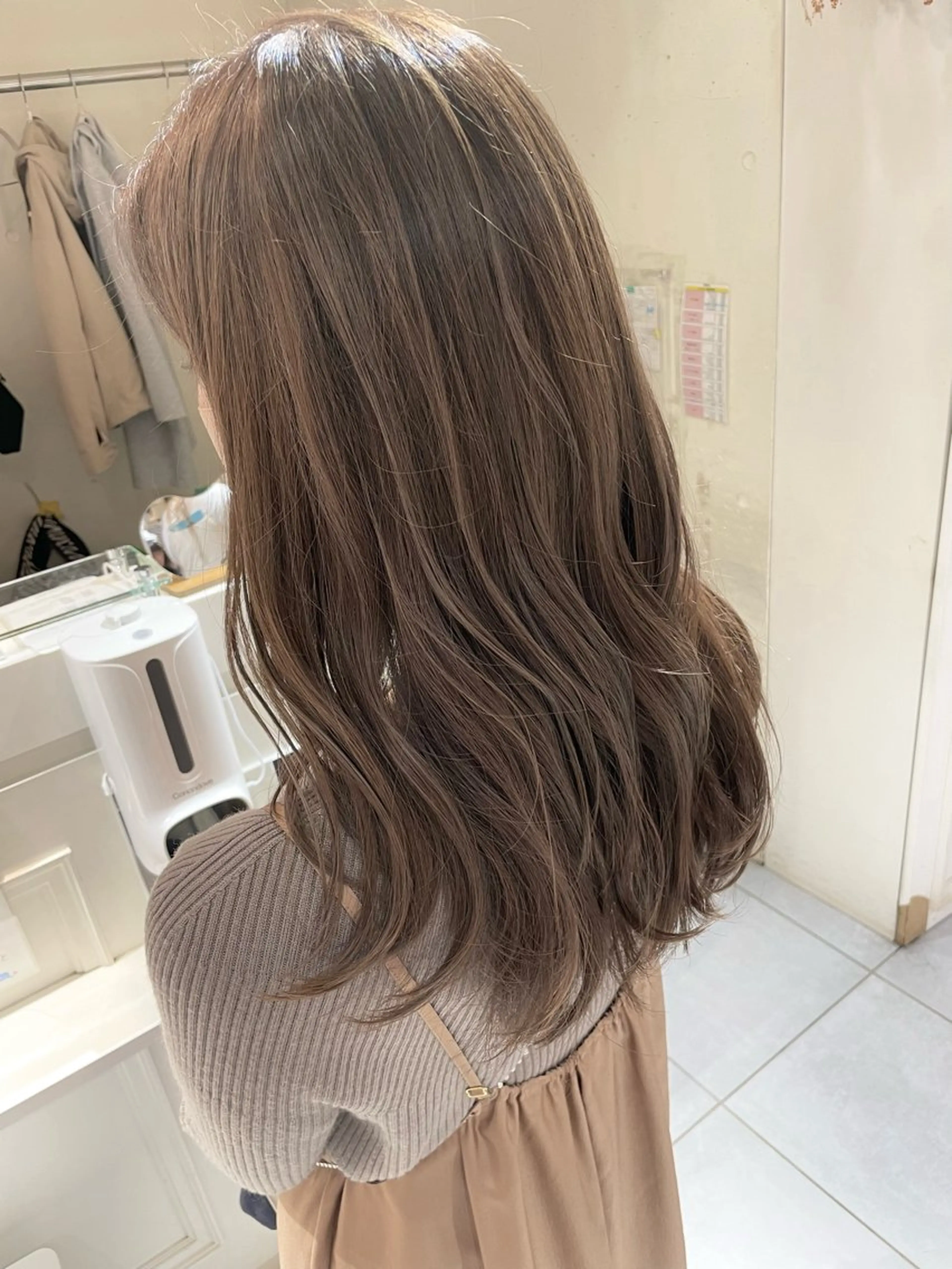 ロング カラー 矢幡 栞菜のヘアスタイル