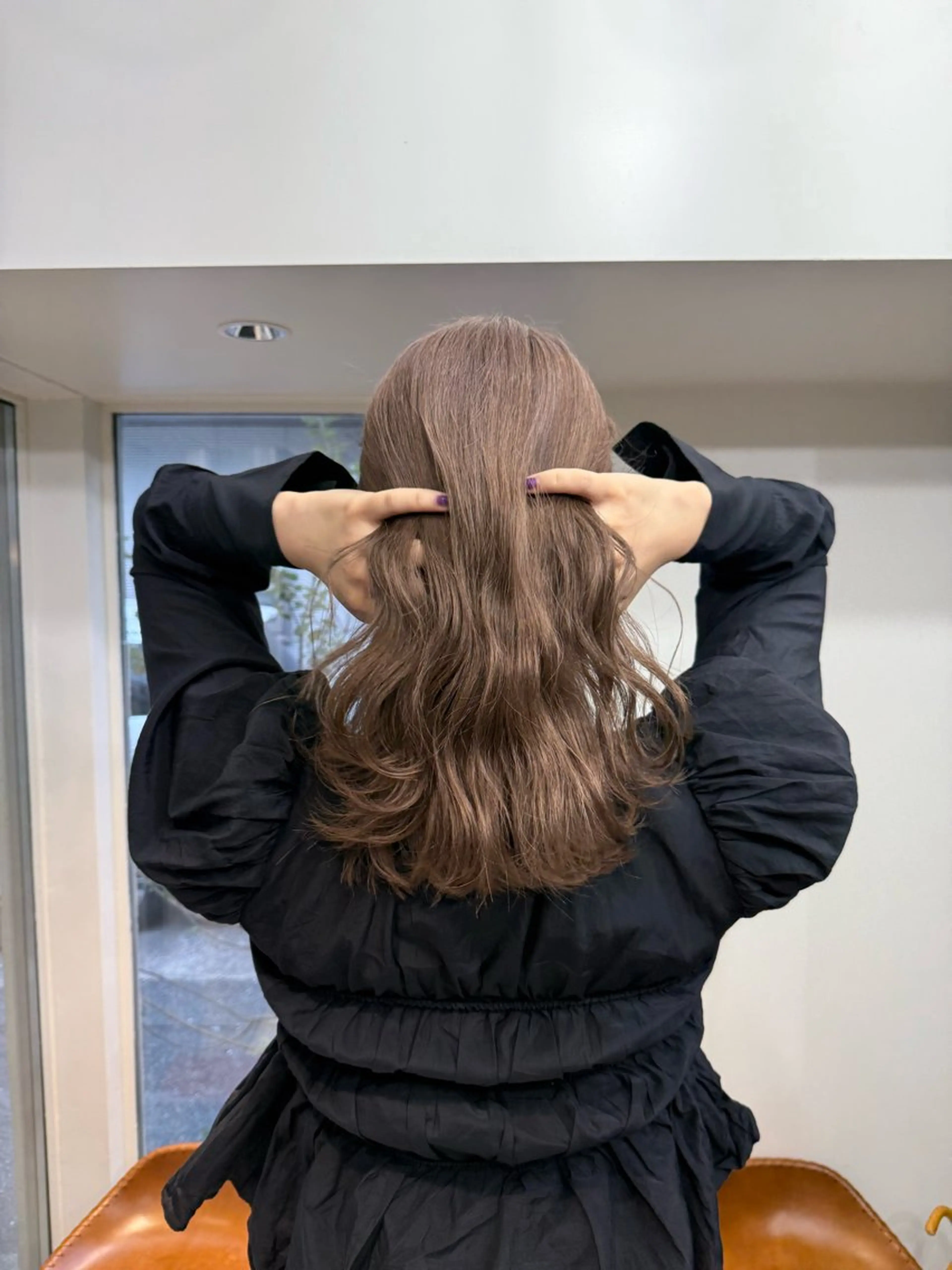 ミディアム カラー ミルクティー× グレージュMOMOのヘアスタイル