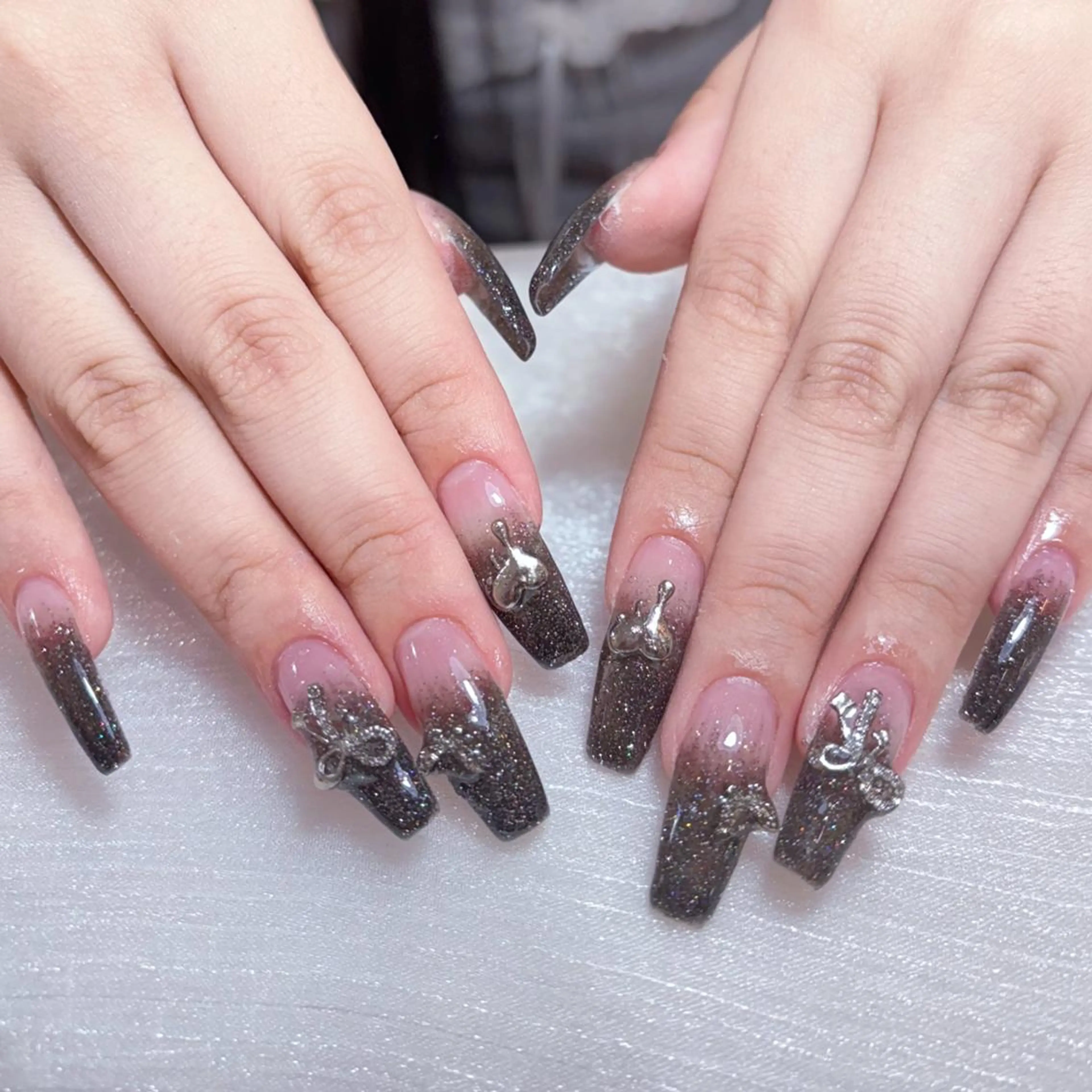 ネイル アートネイル オーロラネイル ガーリー キラキラネイル 韓国ネイル ハンドネイル フットネイル DIANMOND NAIL🌸のネイルデザイン