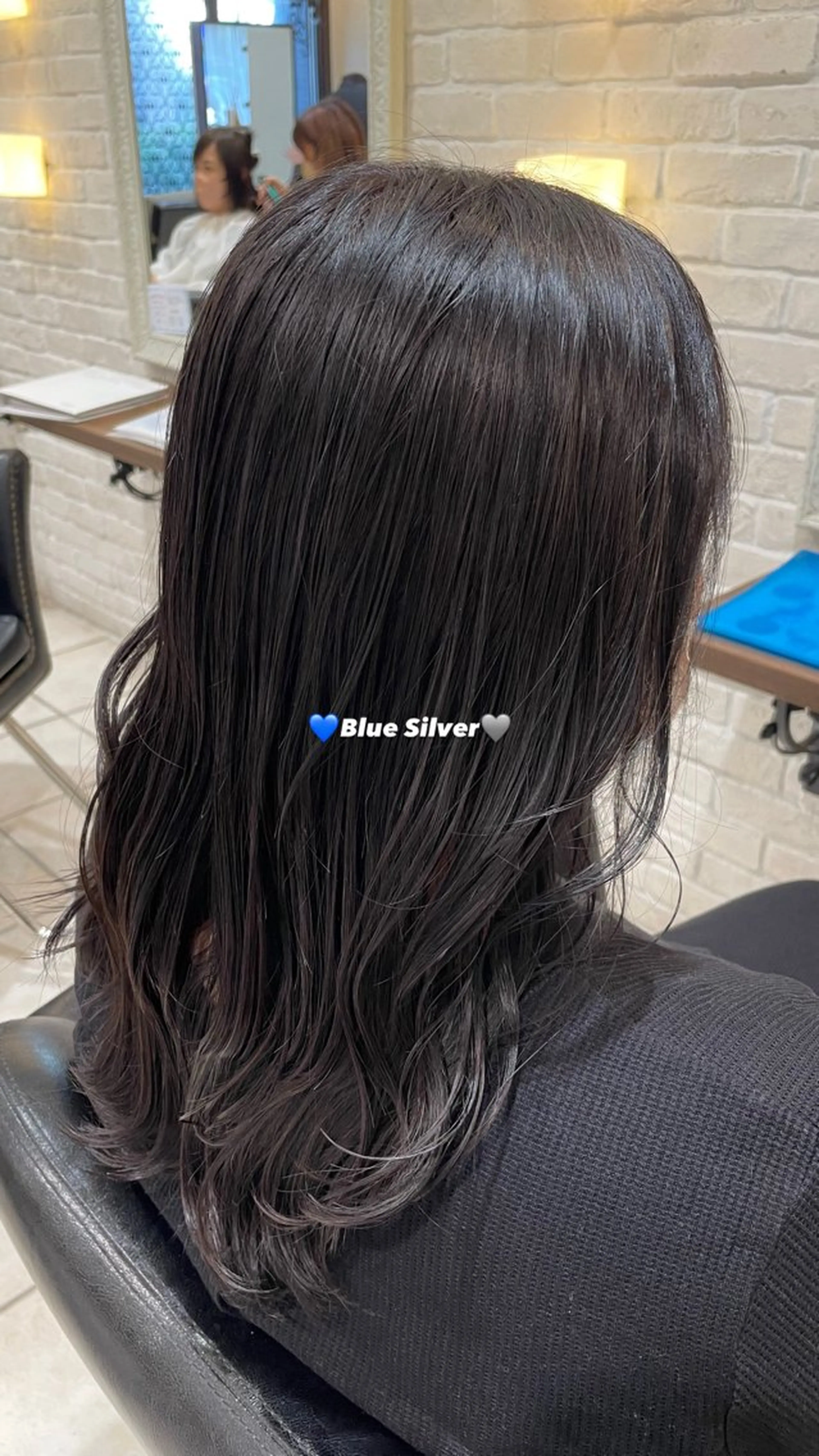 カラー 透明感カラー ネイビーカラー シルバー 🩵RIKO🩵 透明感カラー🫧のヘアスタイル