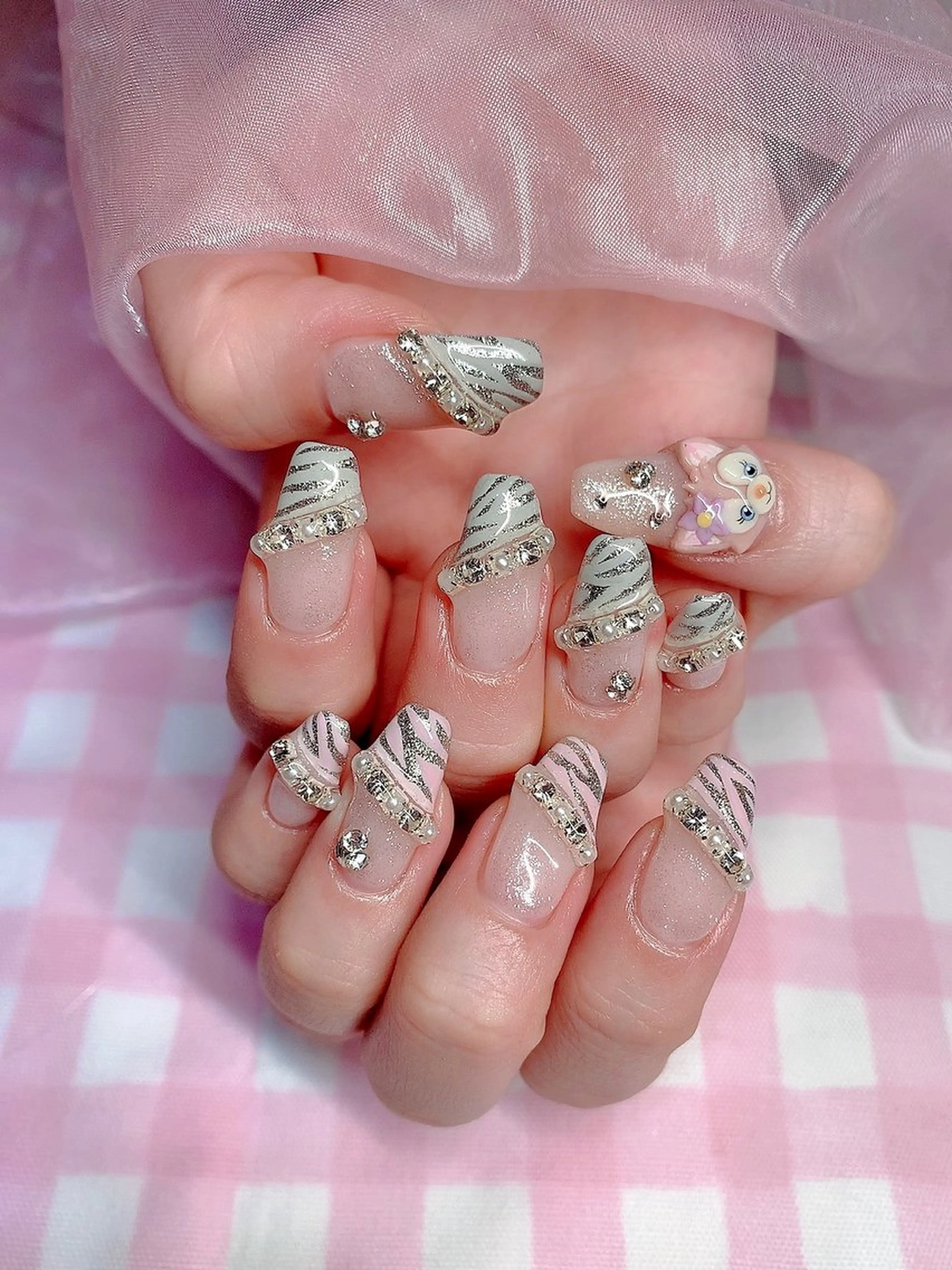 ネイル アニマル柄 アートネイル キラキラネイル 韓国ネイル 持ち込み シェアサロンLei.g(レイジー)所属・3Dアートネイル💗 都築レナのネイルデザイン