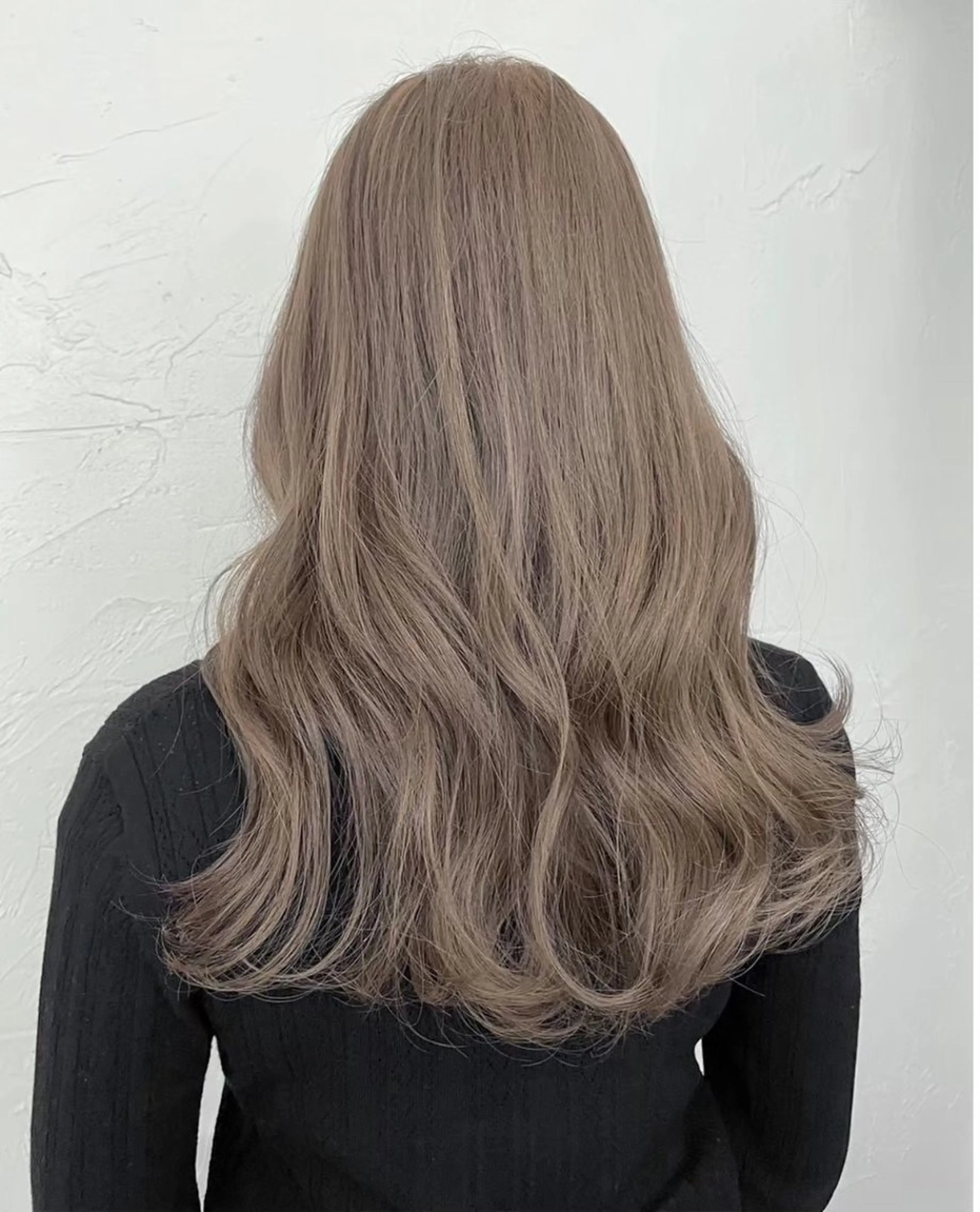 ロング カラー ヘアカラー トリートメント ヘッドスパ ヘアセット 韓国レイヤー🕊️ 柔らかベージュ🧸のヘアスタイル