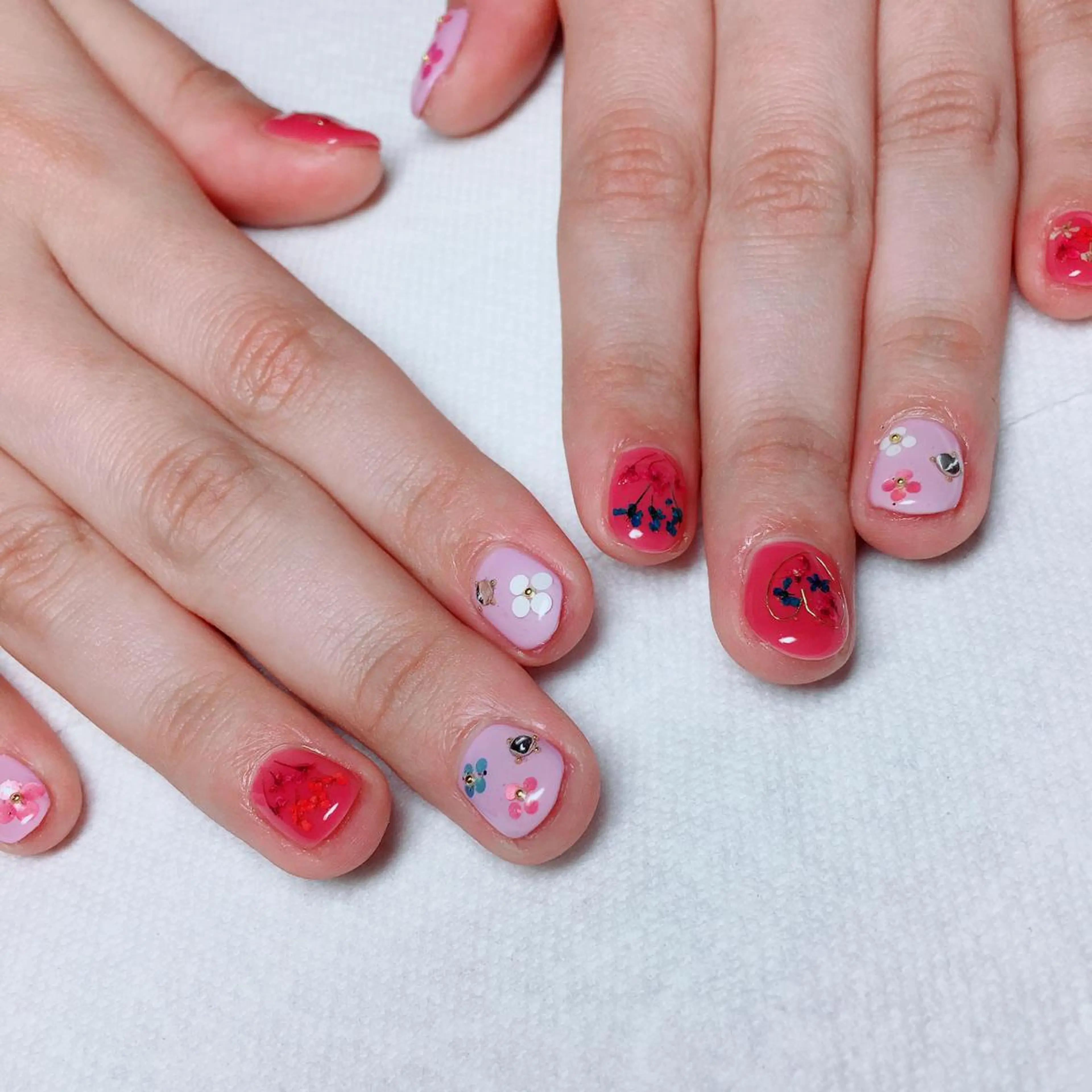 ネイル フラワーネイル ハンドネイル THECOLORS所属・近貞 莉奈のネイルデザイン