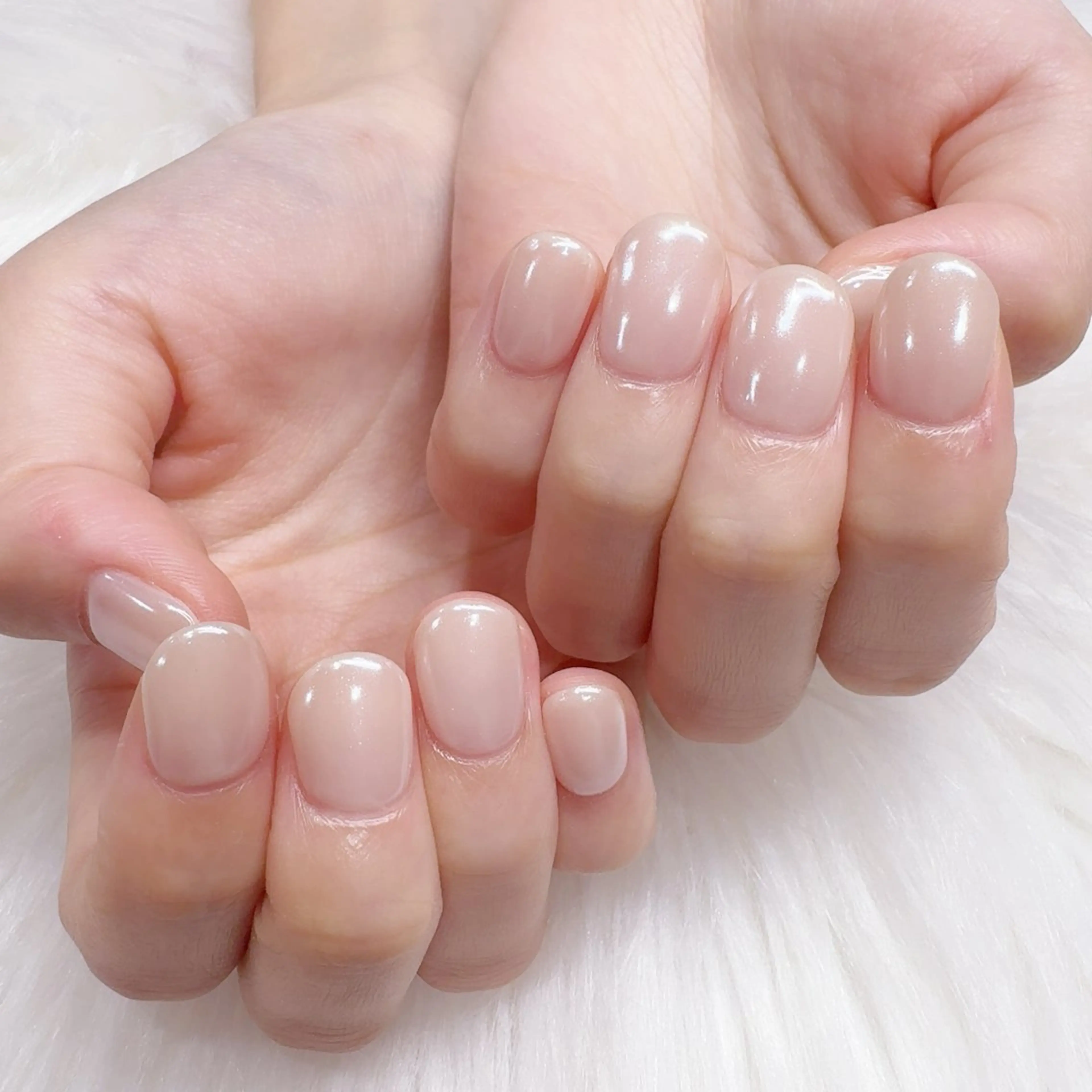 ネイル オーロラネイル ホワイト ハンドネイル 小野澤 紗智のネイルデザイン