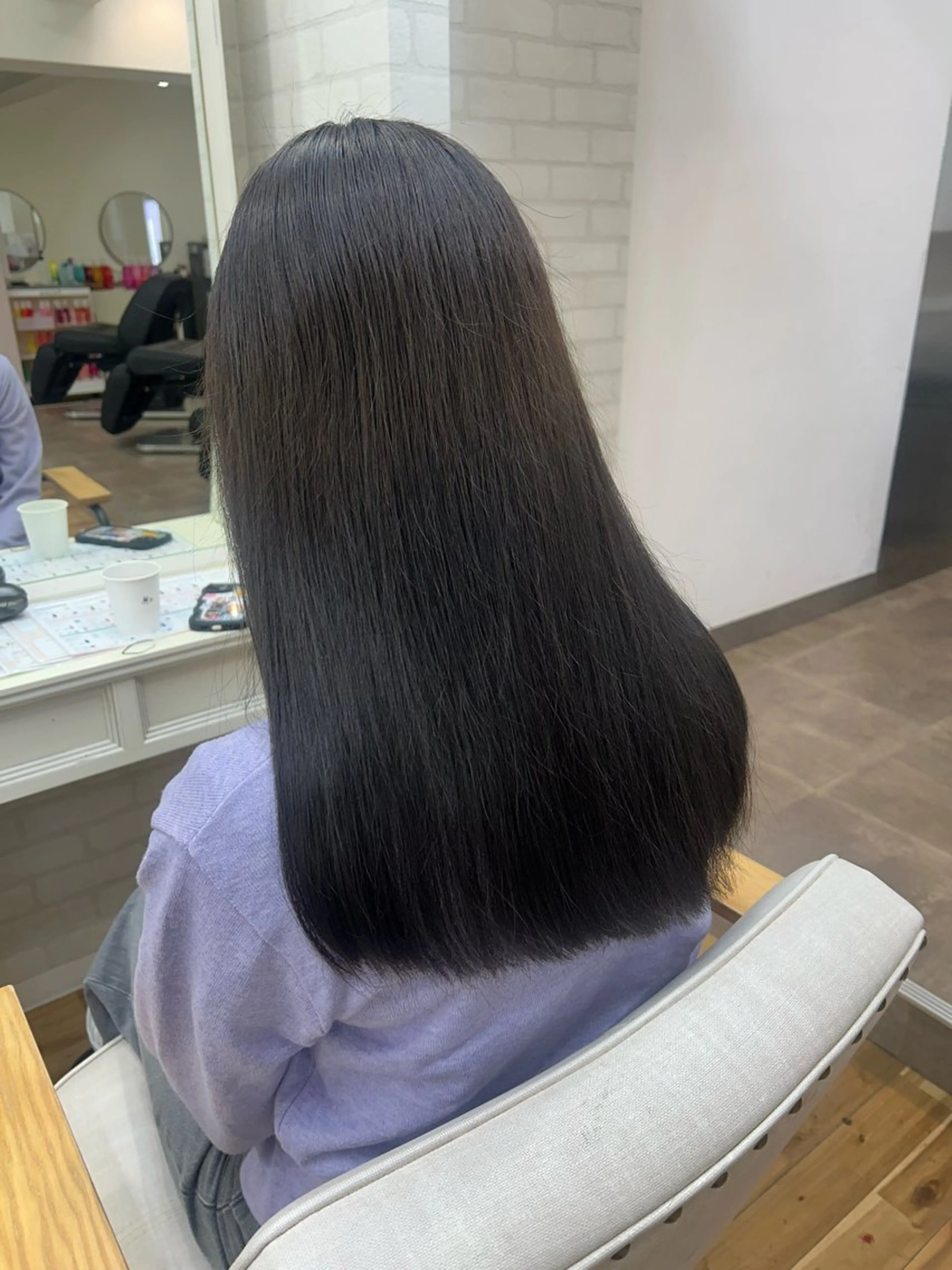 セミロング チョコレートブラウン カット ヘアカラー トリートメント 透明感カラー/牧内 楓/インナーカラーのヘアスタイル