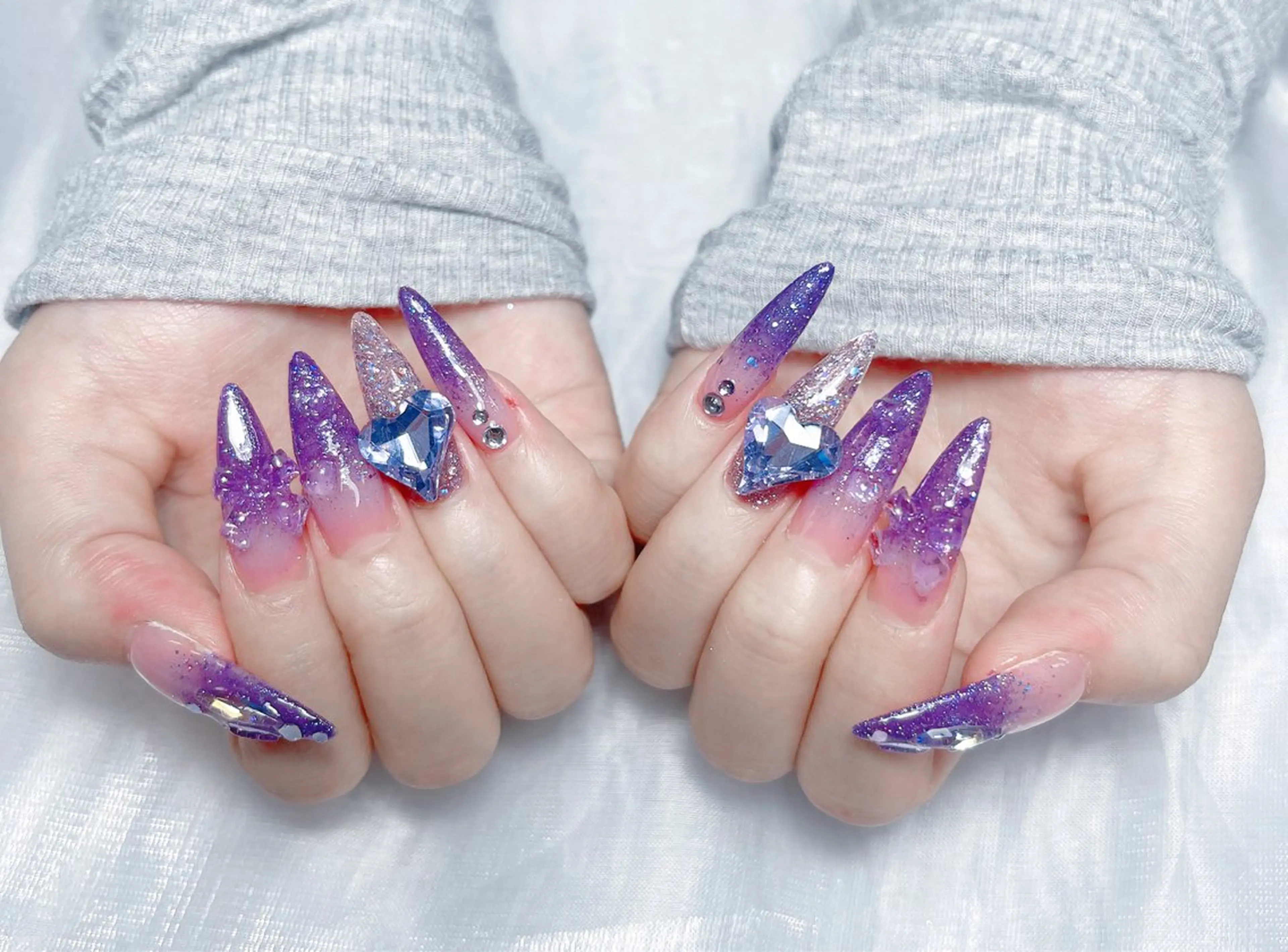 ネイル アートネイル グラデーション キラキラネイル ニュアンスネイル オフィスネイル Amee Nailsalonのネイルデザイン