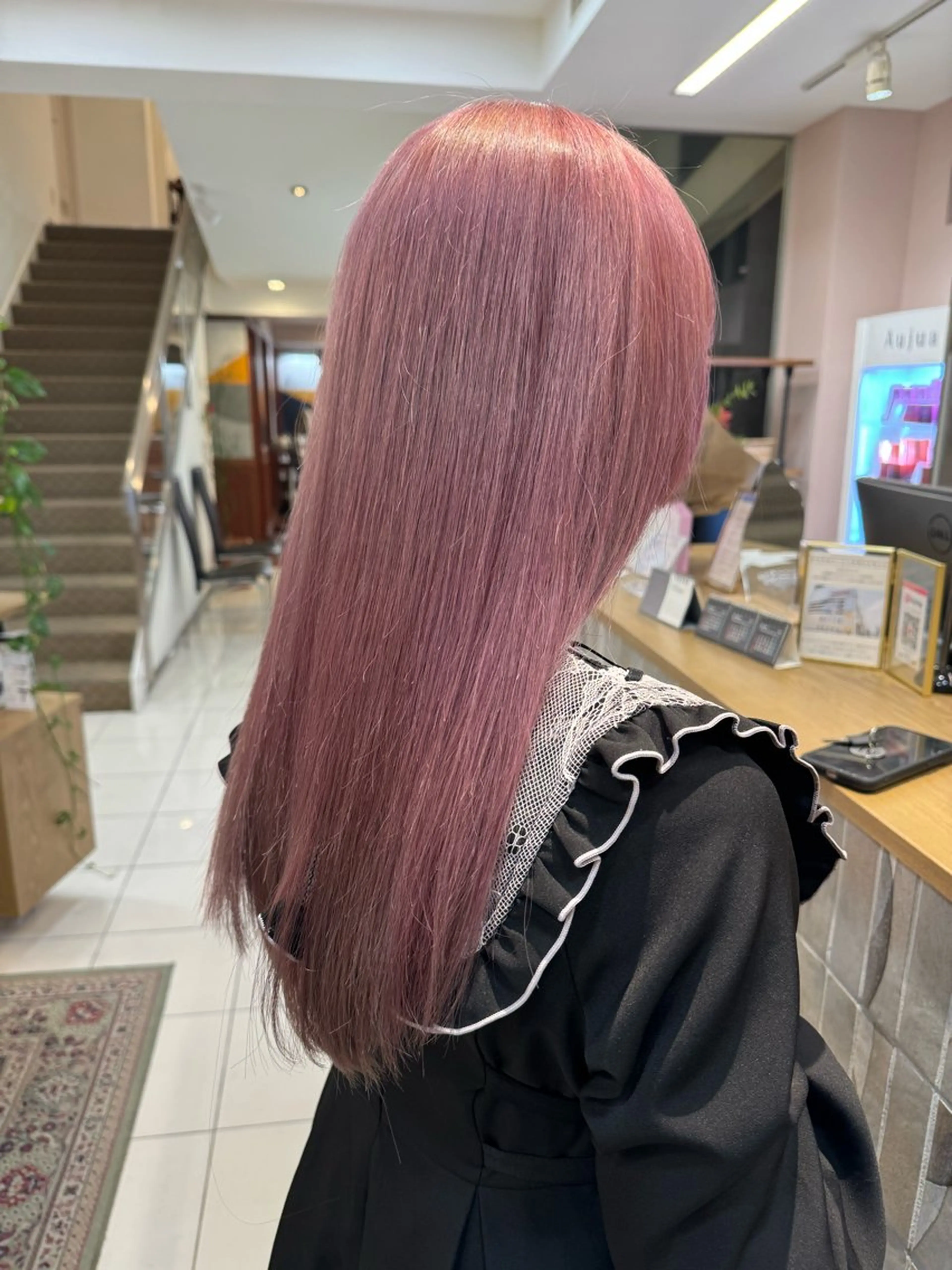 カラー ブリーチ ピンクカラー 平井 沙奈のヘアスタイル