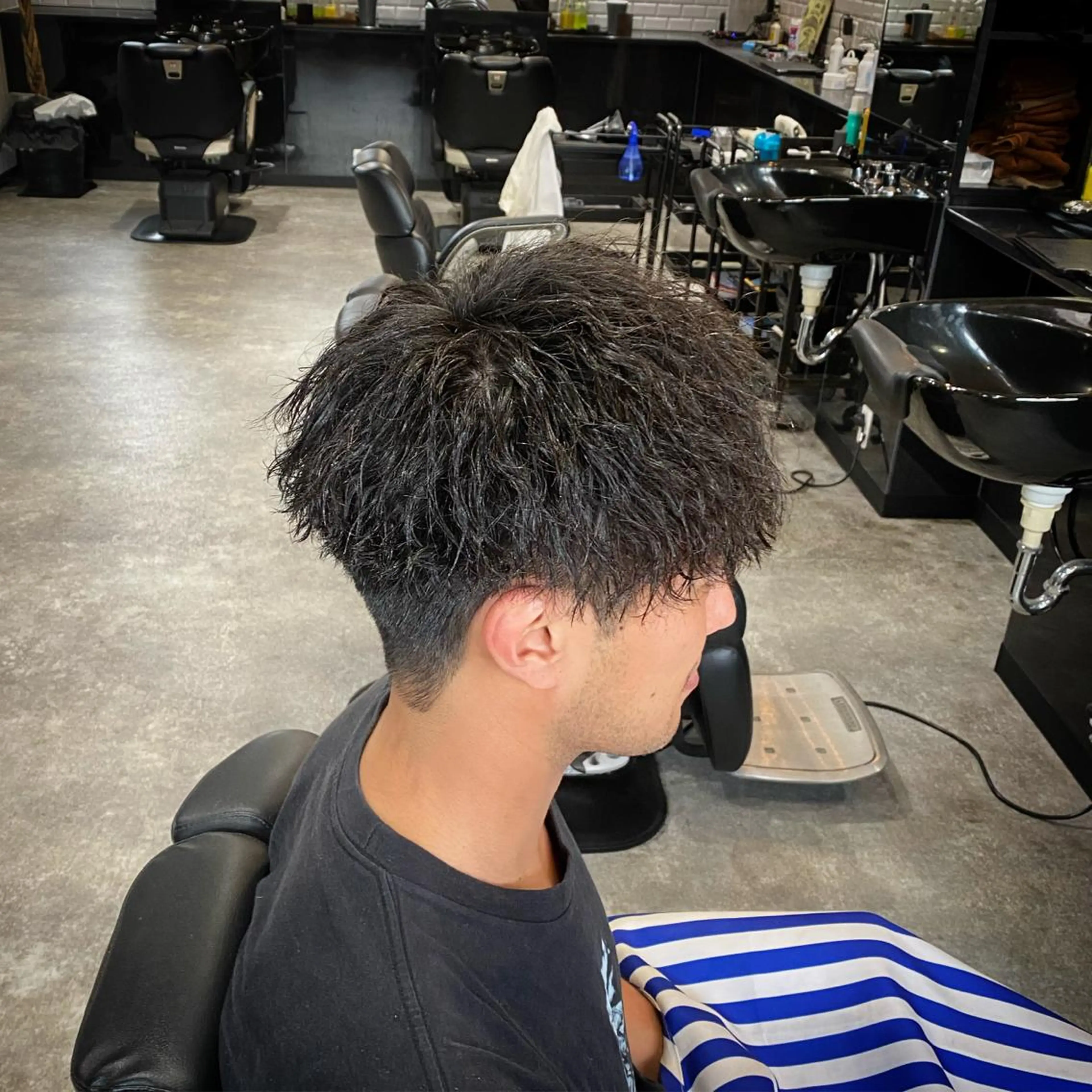 ショート パーマ メンズ フェードカット メンズパーマ スキンフェード ツイストスパイラルパーマ スパイラルパーマ パーマ 前田賢生 ご新規様はNGのヘアスタイル