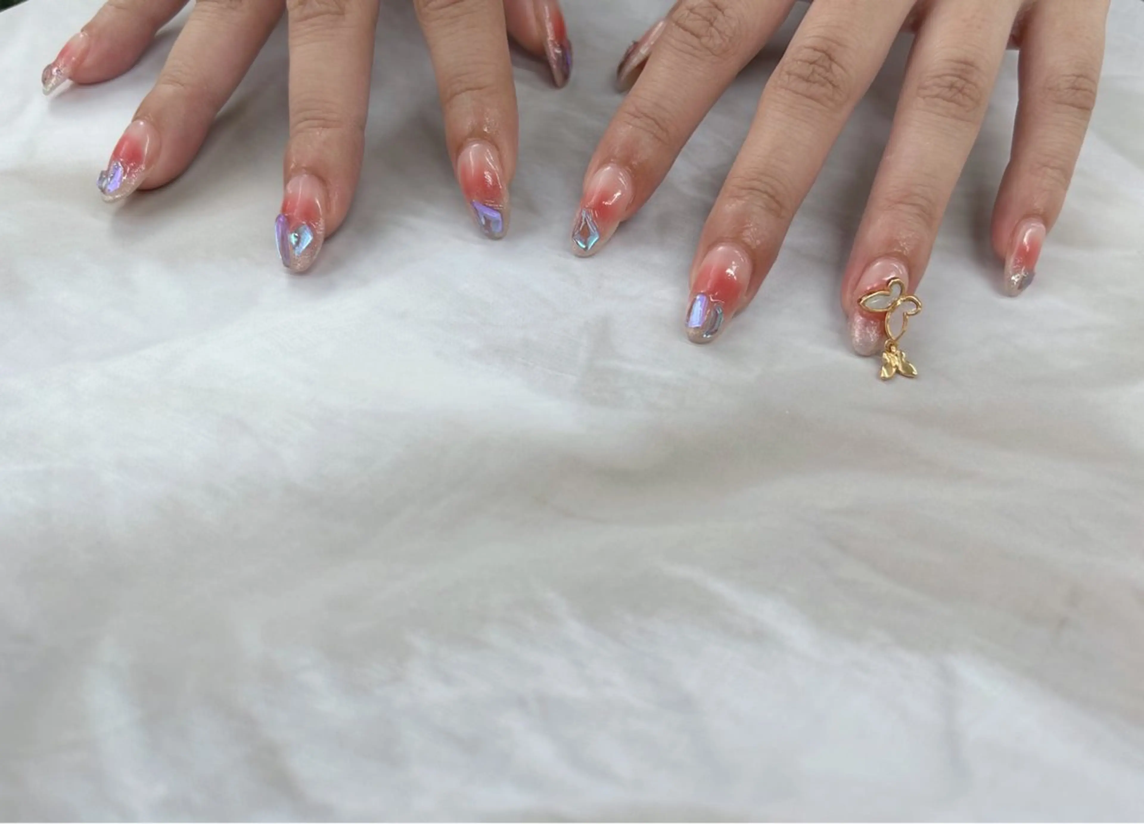 ネイル オーロラネイル チークネイル ストーンネイル ハンドネイル Nail Salon agré所属・agré ネイルサロン　アグレのネイルデザイン