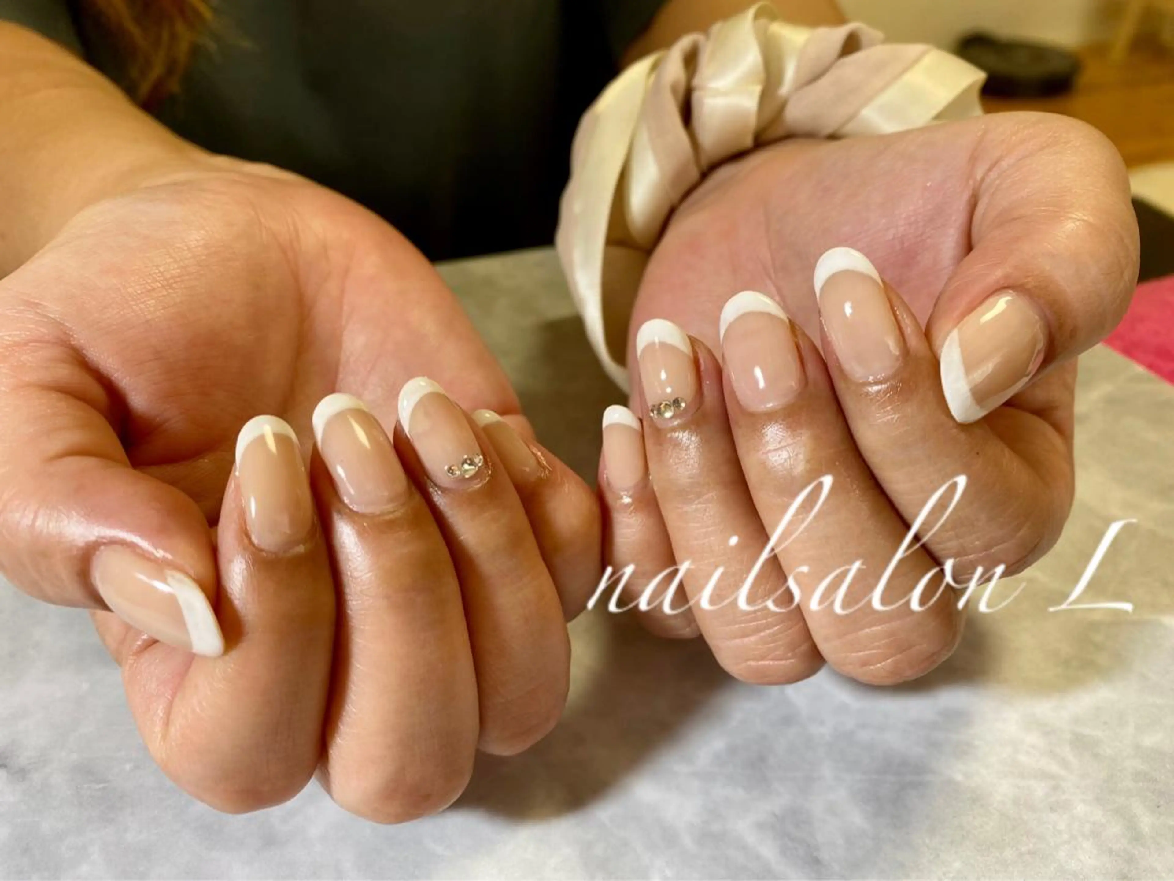 ネイル フレンチネイル ストーンネイル NAILSALON Ｌのネイルデザイン