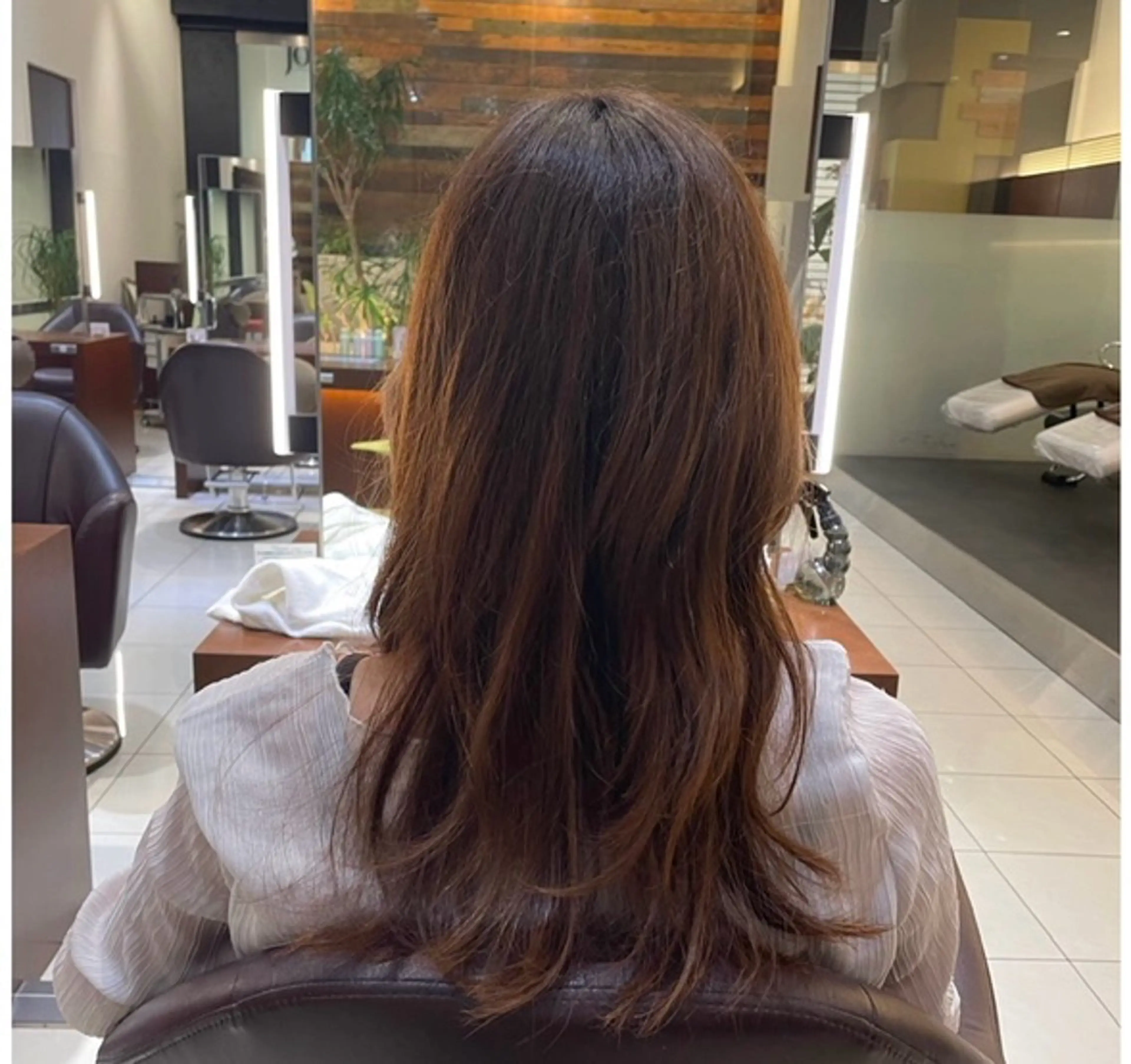 ミディアム レイヤーカット WACHI AYATOのヘアスタイル