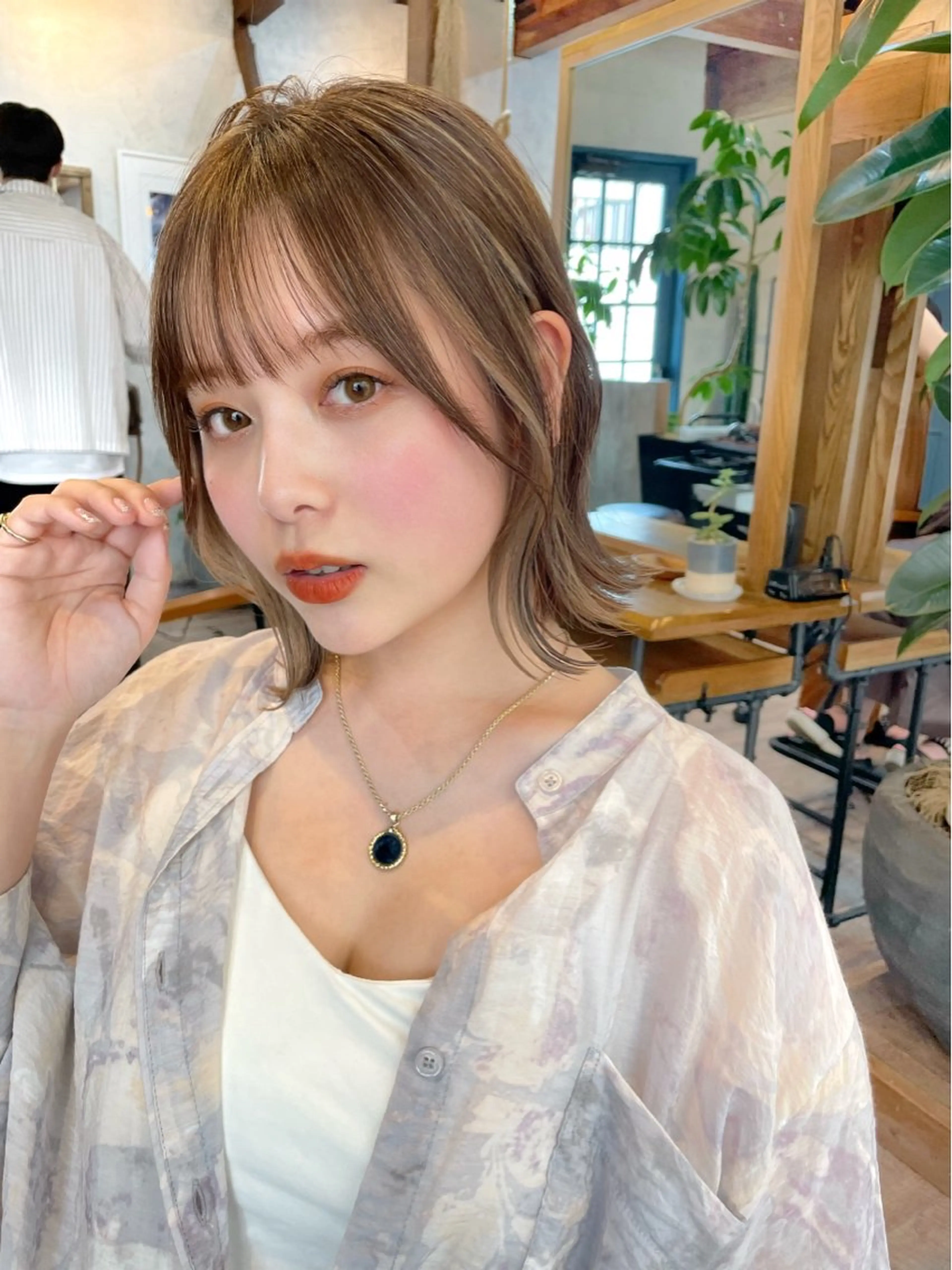 ミディアム カラー 切りっぱなしボブ ボブレイヤー ボブ くびれヘア 顔まわりレイヤー カット ヘアカラー 結べるレイヤーボブ くびれLady表参道のヘアスタイル