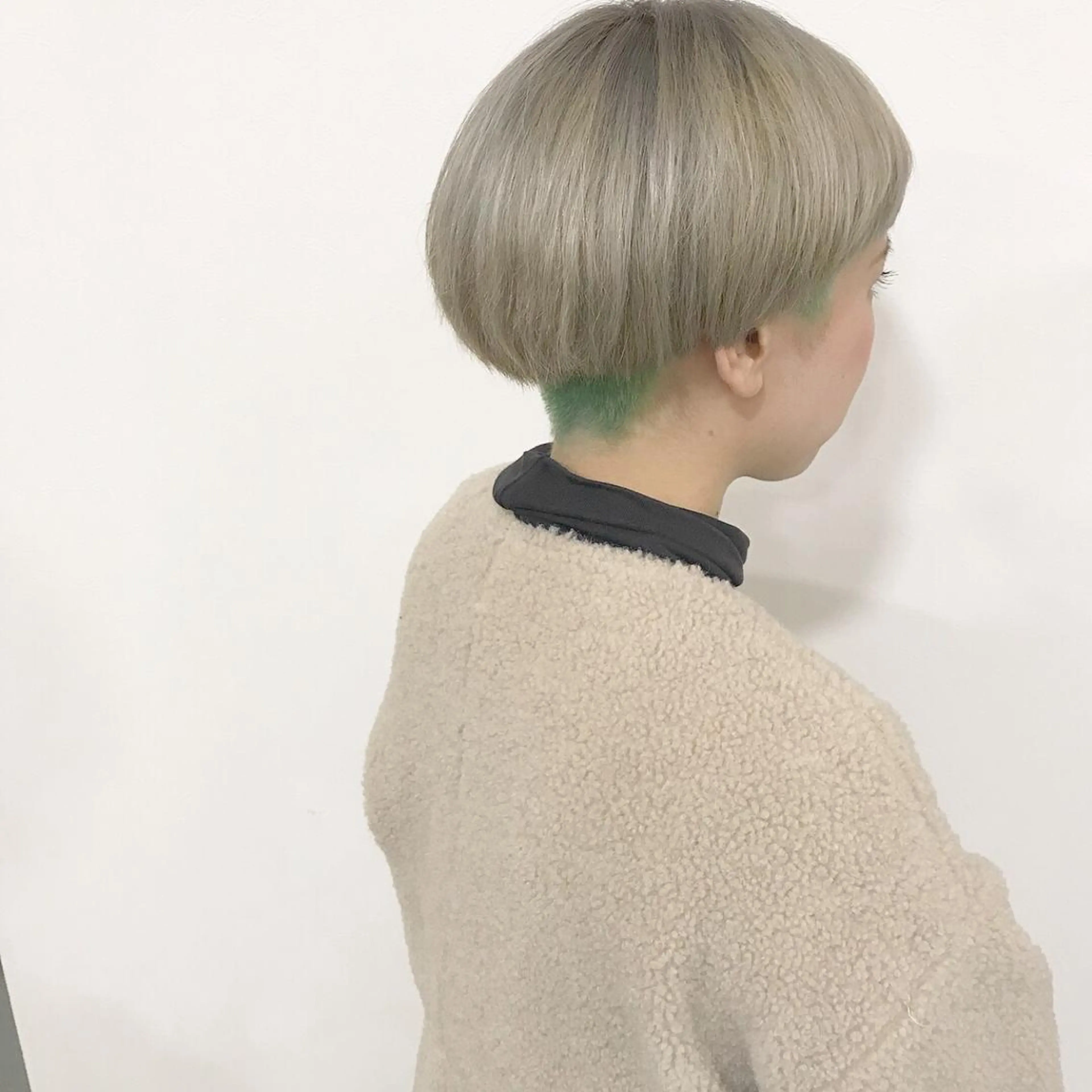 ショート カラー 新井 広之のヘアスタイル