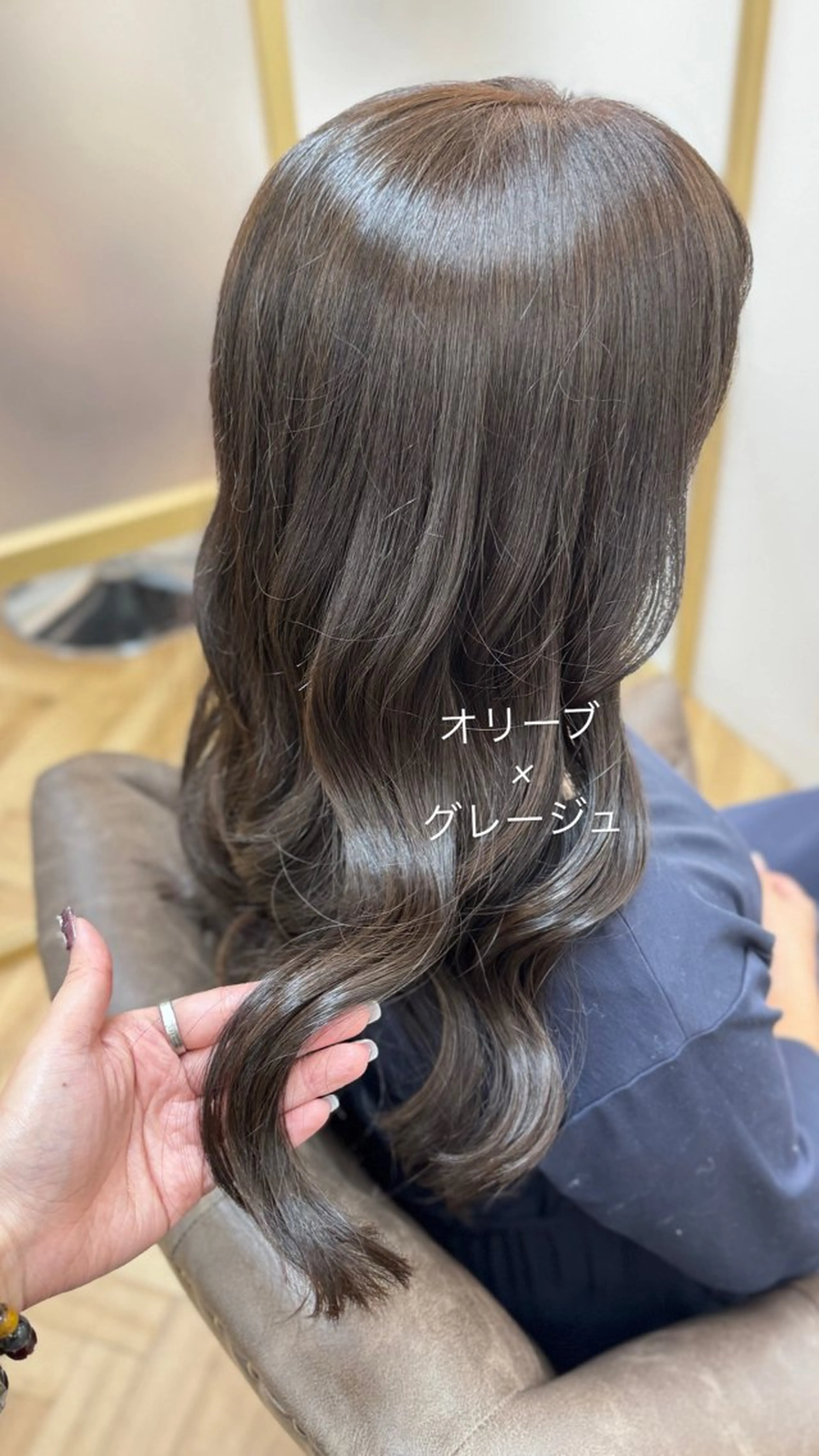 ロング カラー グレージュ オリーブグレージュ オリーブグレー カット ヘアカラー 小林 光紗のヘアスタイル