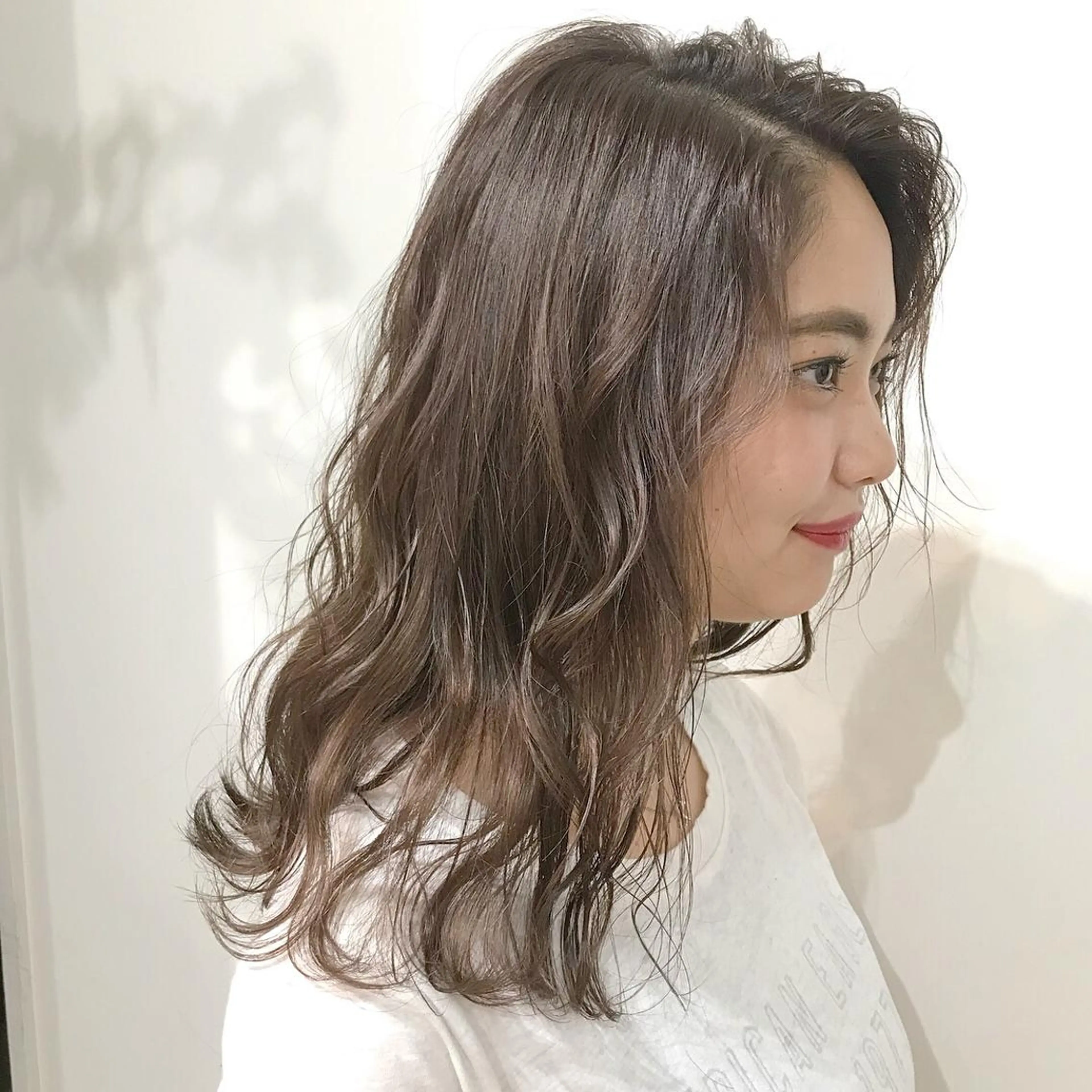 セミロング カラー ハイライトカラー ハイライト ヘアカラー トリートメント レイヤー/顔周り /AKARIのヘアスタイル