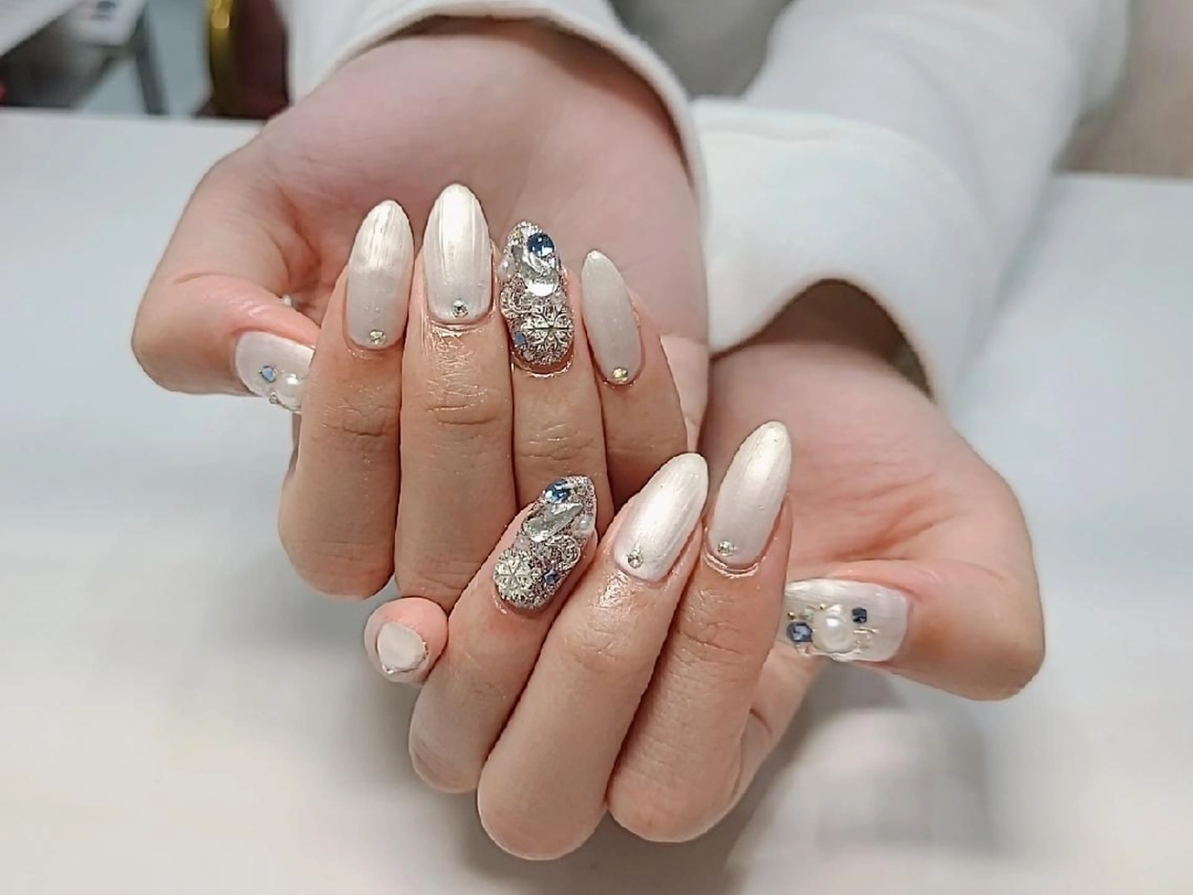 ネイル マツエク・マツパ アートネイル ビーケア自由が丘所属・えみ えみのネイルデザイン