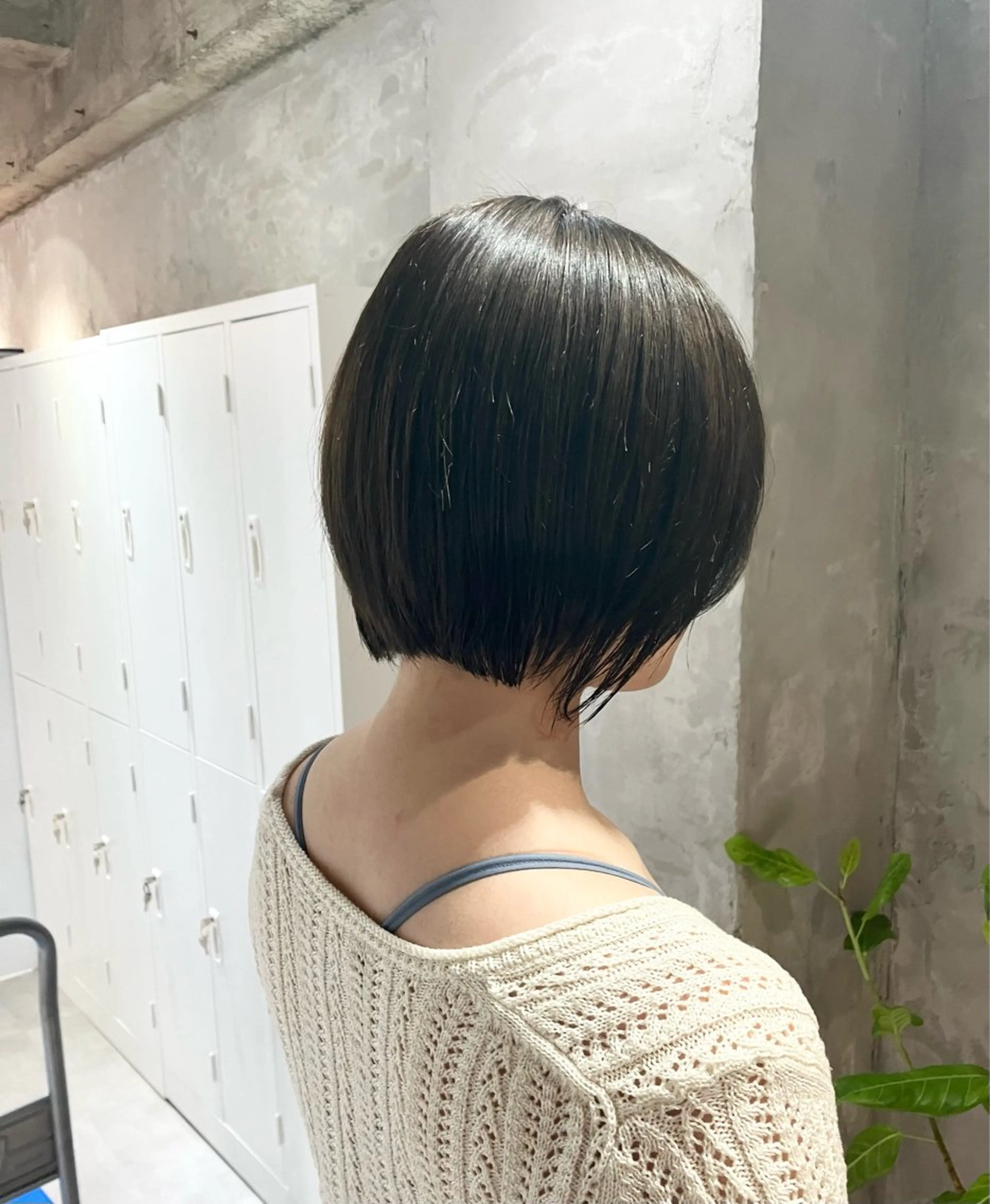 ショート カラー グレージュ ボブ 伸ばしかけ カット ヘアカラー トリートメント door white hideのヘアスタイル