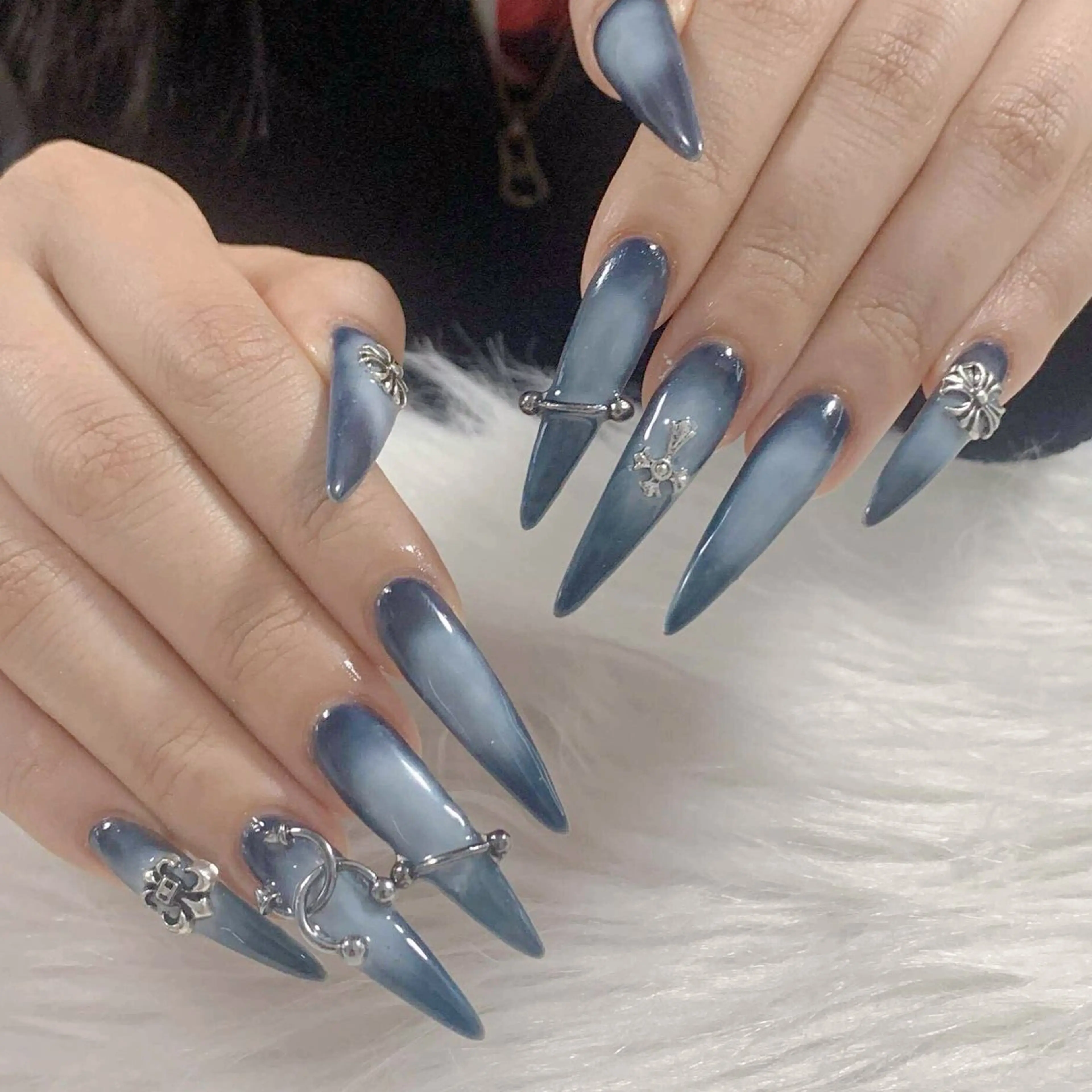 ネイル チークネイル フレンチネイル ガラスフレンチ グラデーション キラキラネイル ハンドネイル LilyLala Nailsalonのネイルデザイン