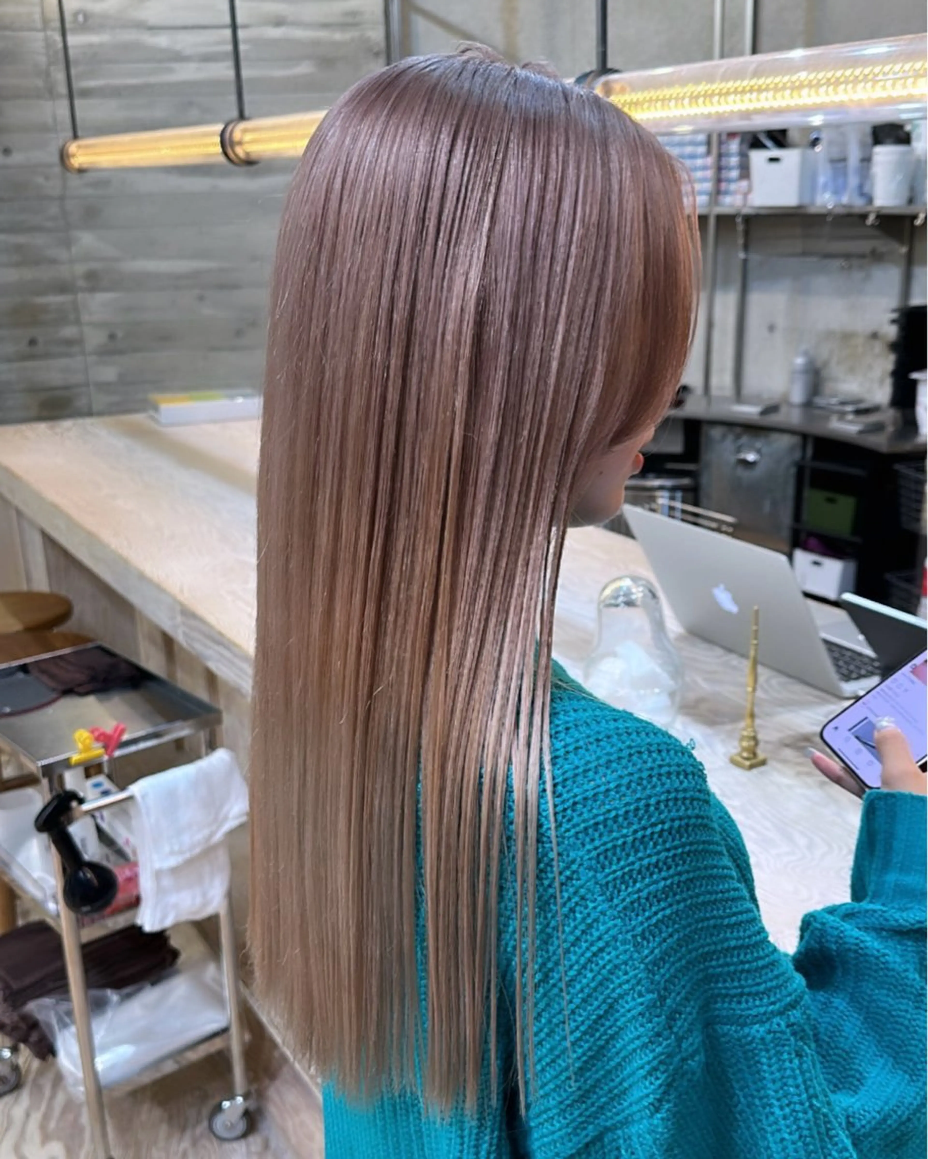 セミロング カラー 抜きっぱなしブロンド ササキカズマのヘアスタイル