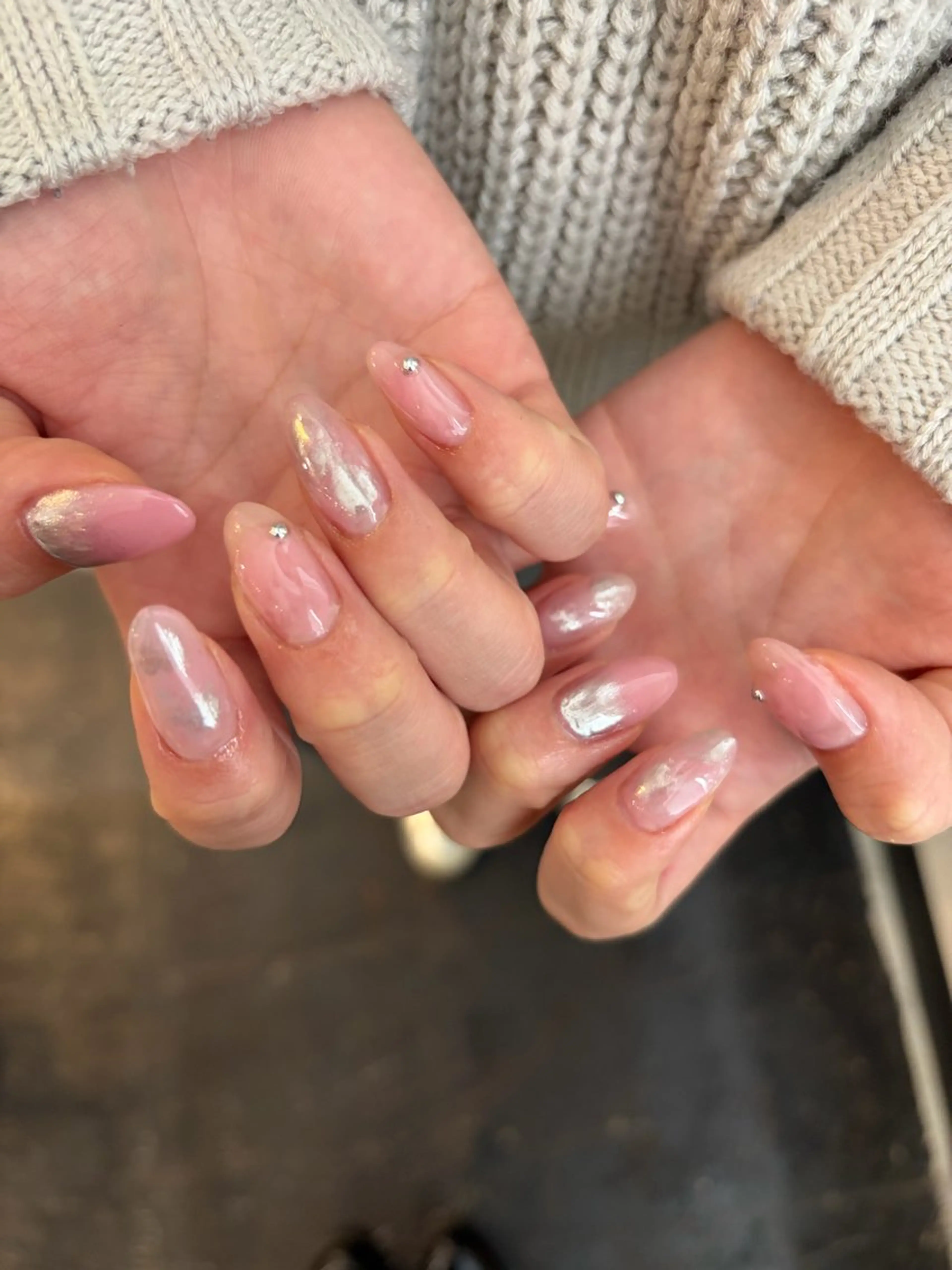 ネイル ピンク シルバー ハンドネイル 岡田 彩花のネイルデザイン