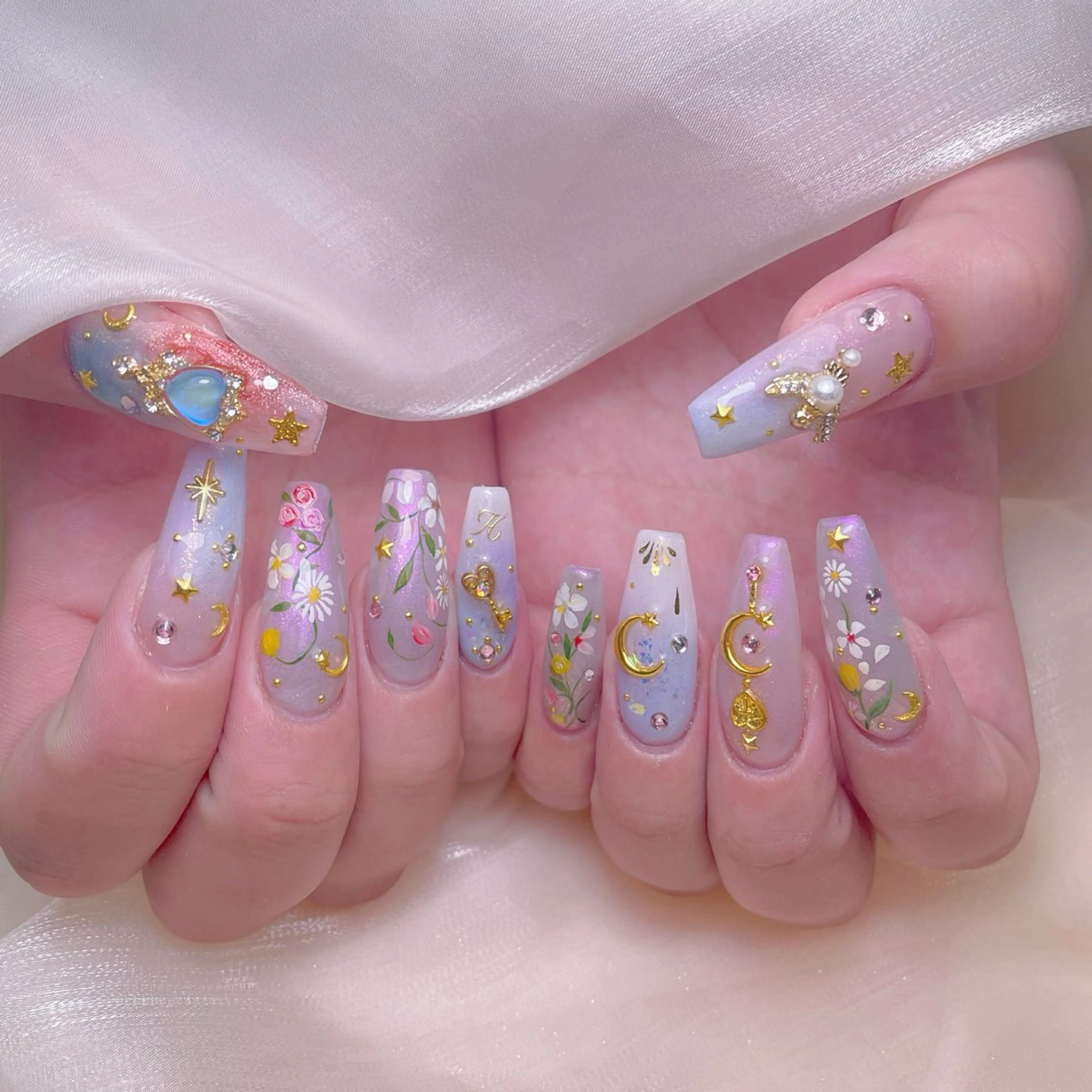 ネイル アートネイル オーロラネイル フレンチネイル ハート 韓国ネイル ハンドネイル Melody Nail所属・Melody  3D/スカルプ専門店のネイルデザイン