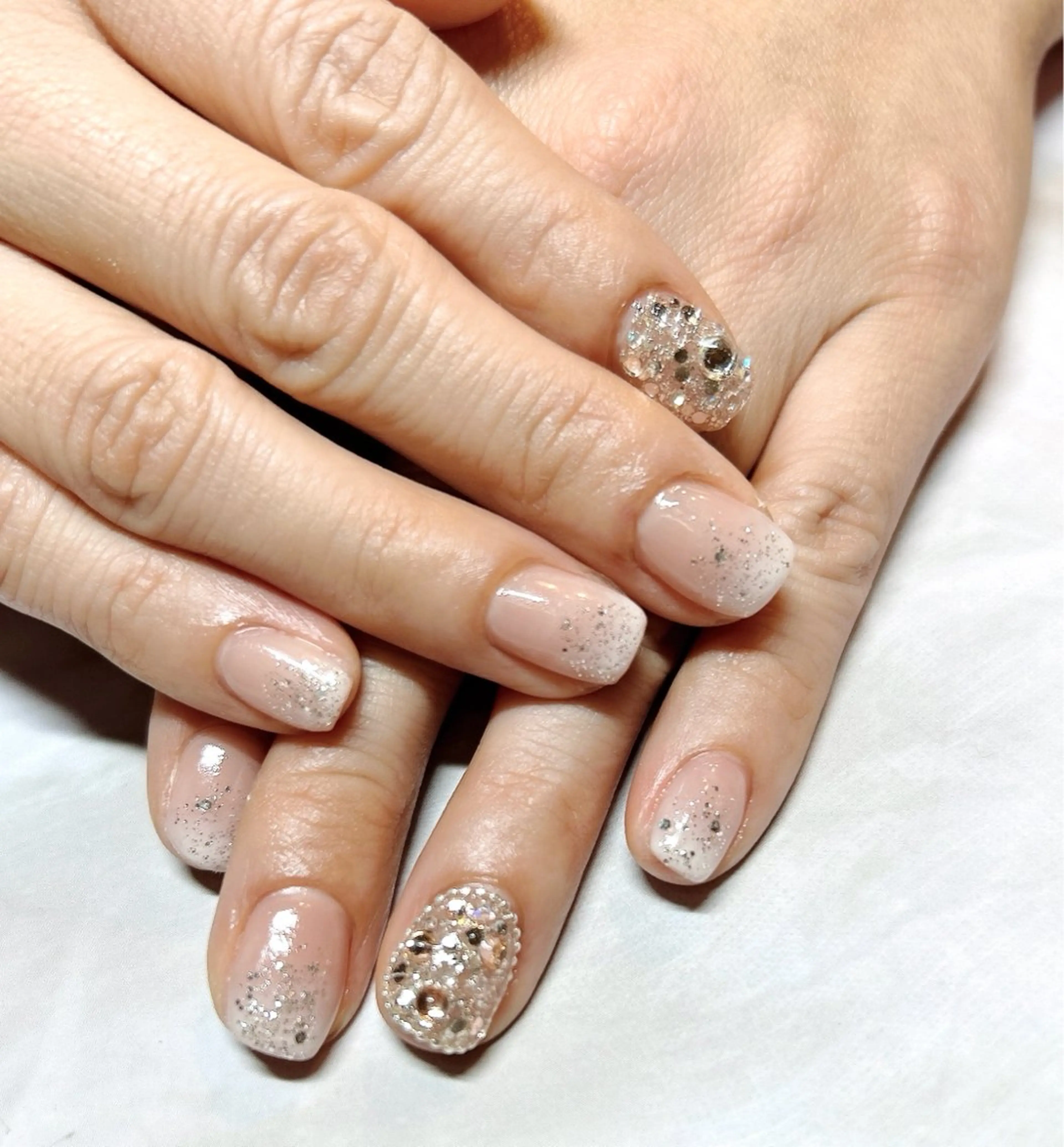 ネイル グラデーション キラキラネイル 冬ネイル takamin._.nail所属・オーダーメイド専門 takamiのネイルデザイン