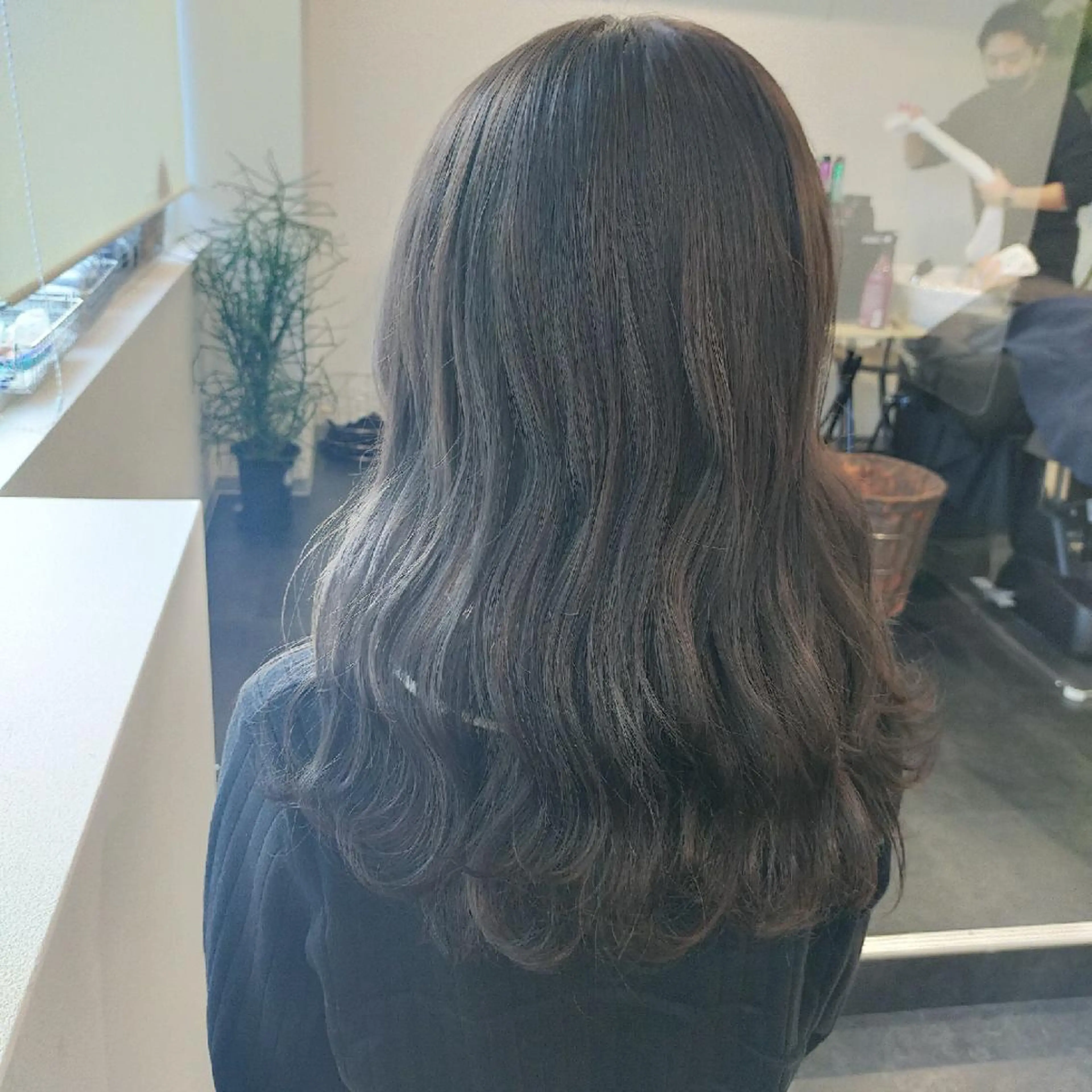 ロング カラー 黒髪 JIL BLAN 京都所属・RU RIのヘアスタイル