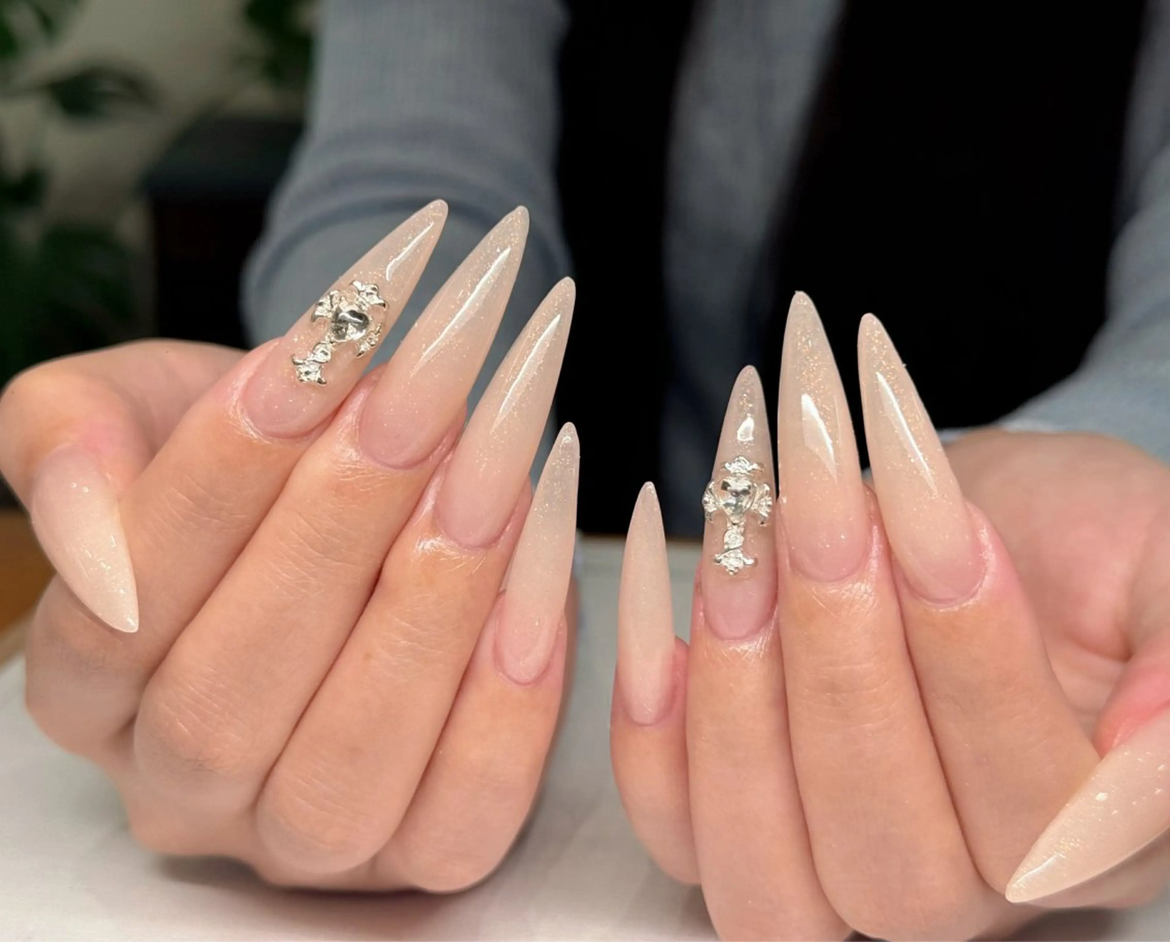 ネイル オーロラネイル ブルー チークネイル 長さ出し フットネイル ハンドネイル Momo チップ長さ出し専門店のネイルデザイン