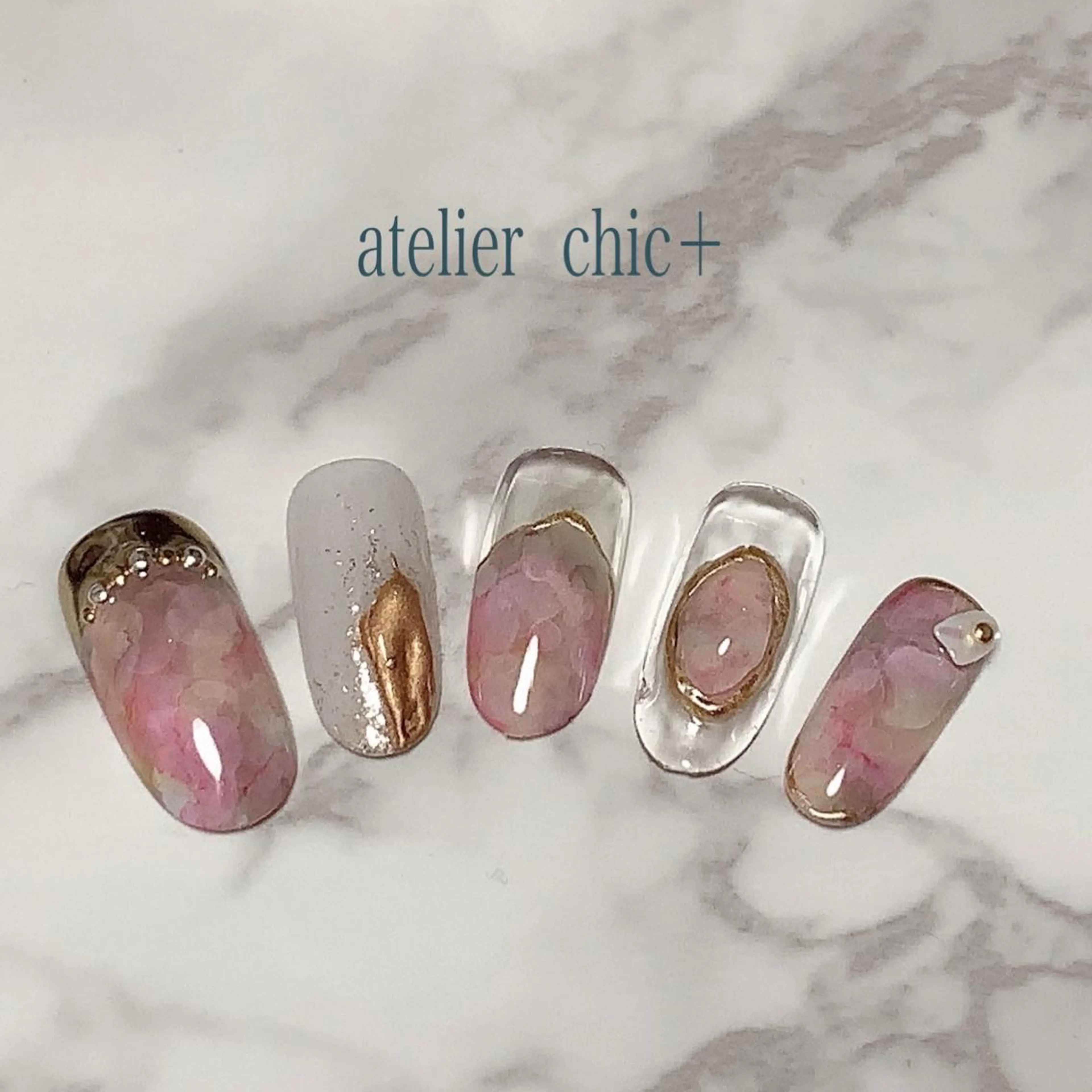 ネイル アートネイル atelier chic+所属・atelier chic+のネイルデザイン