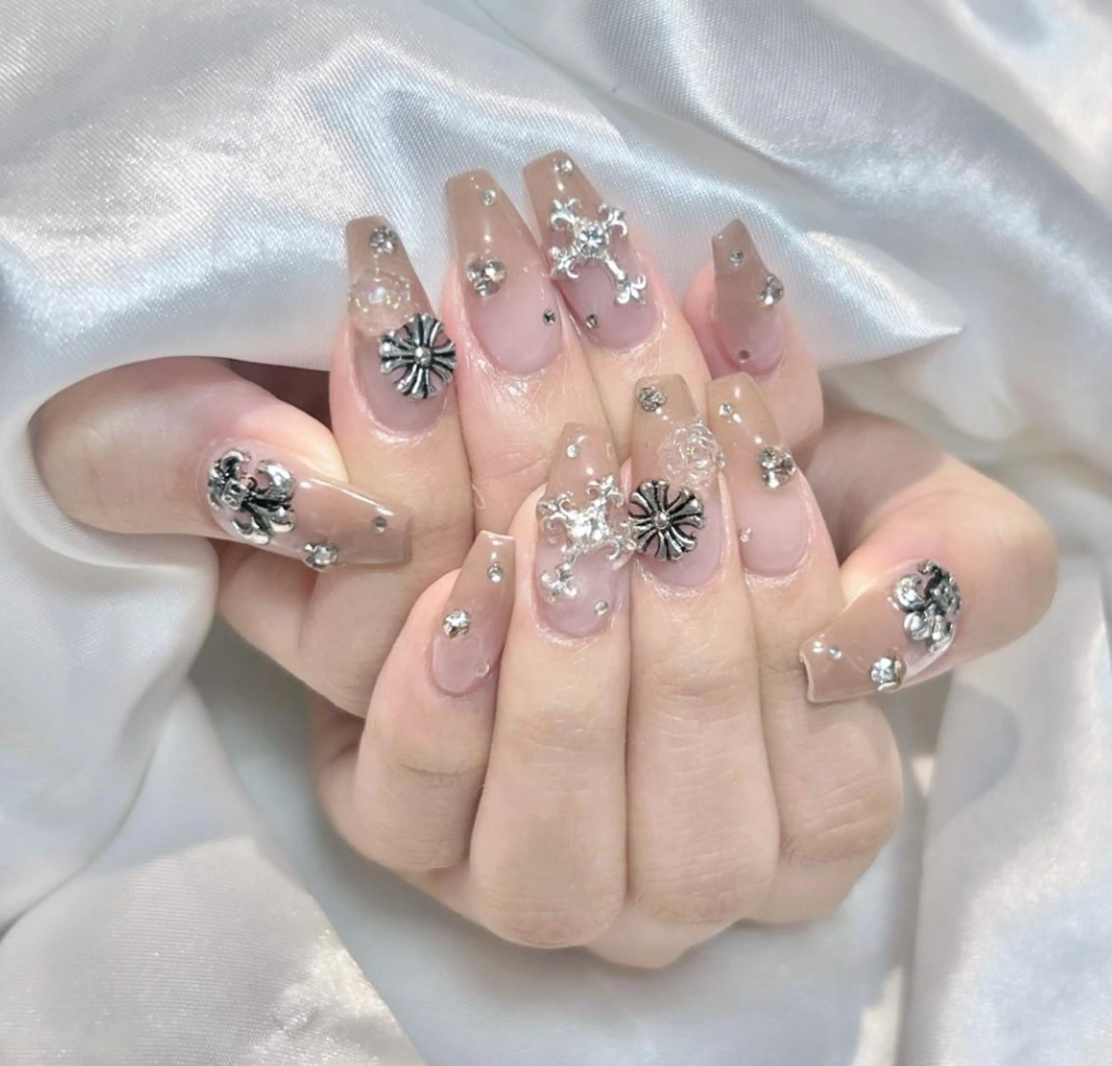 ネイル WISTERIA SAKAEのネイルデザイン