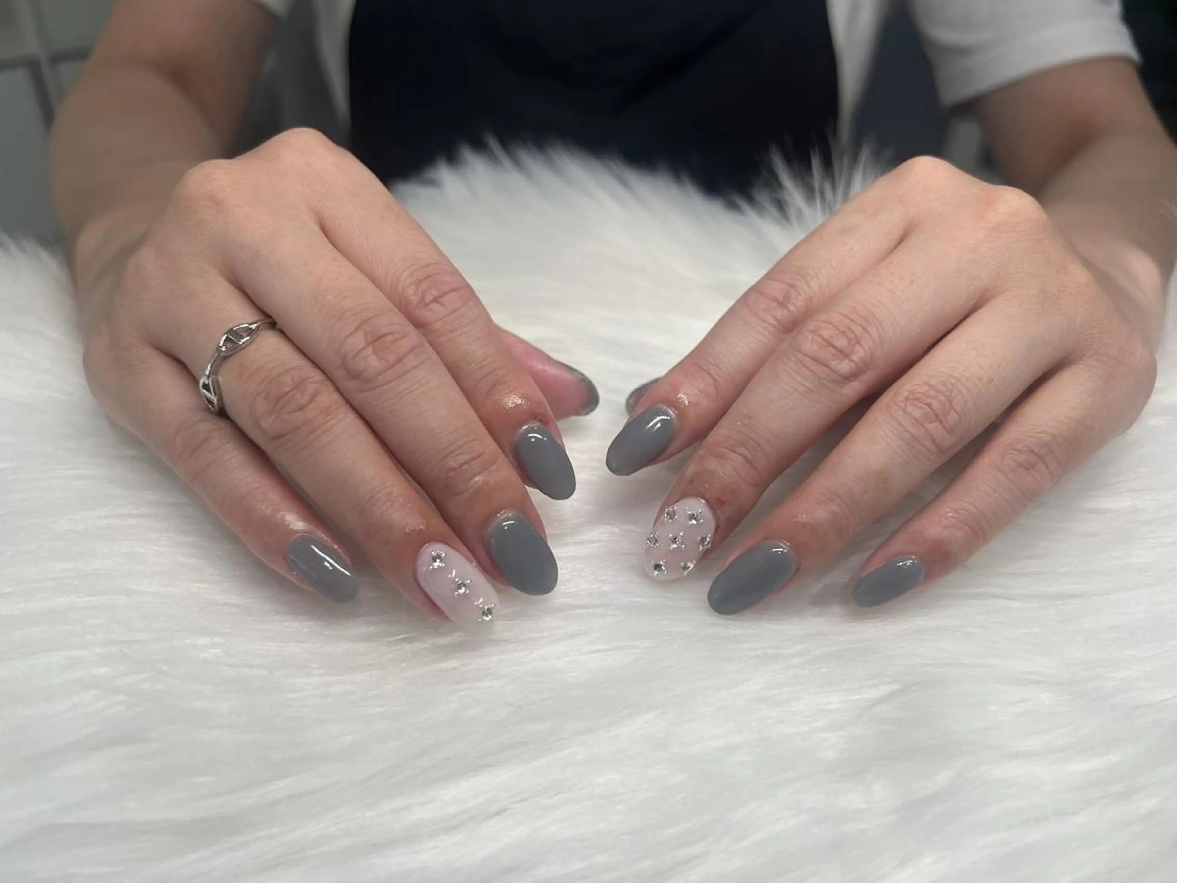 ネイル グリーン シルバー Salon chou chou所属・chouchou renaのネイルデザイン