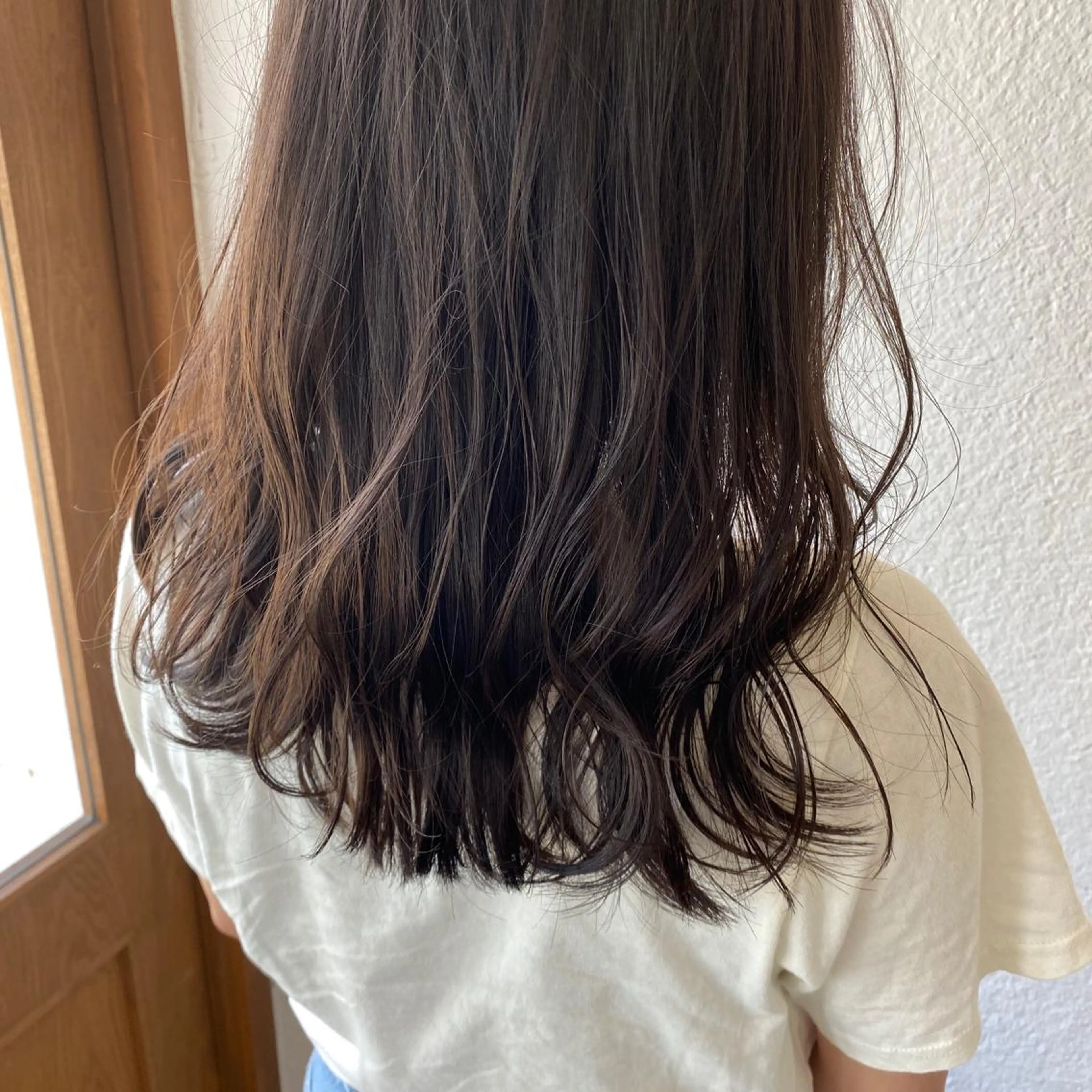 セミロング カラー ブリーチ ブラウンカラー ブリーチなしカラー オリーブブラウン カット ヘアカラー 入江 志穂のヘアスタイル