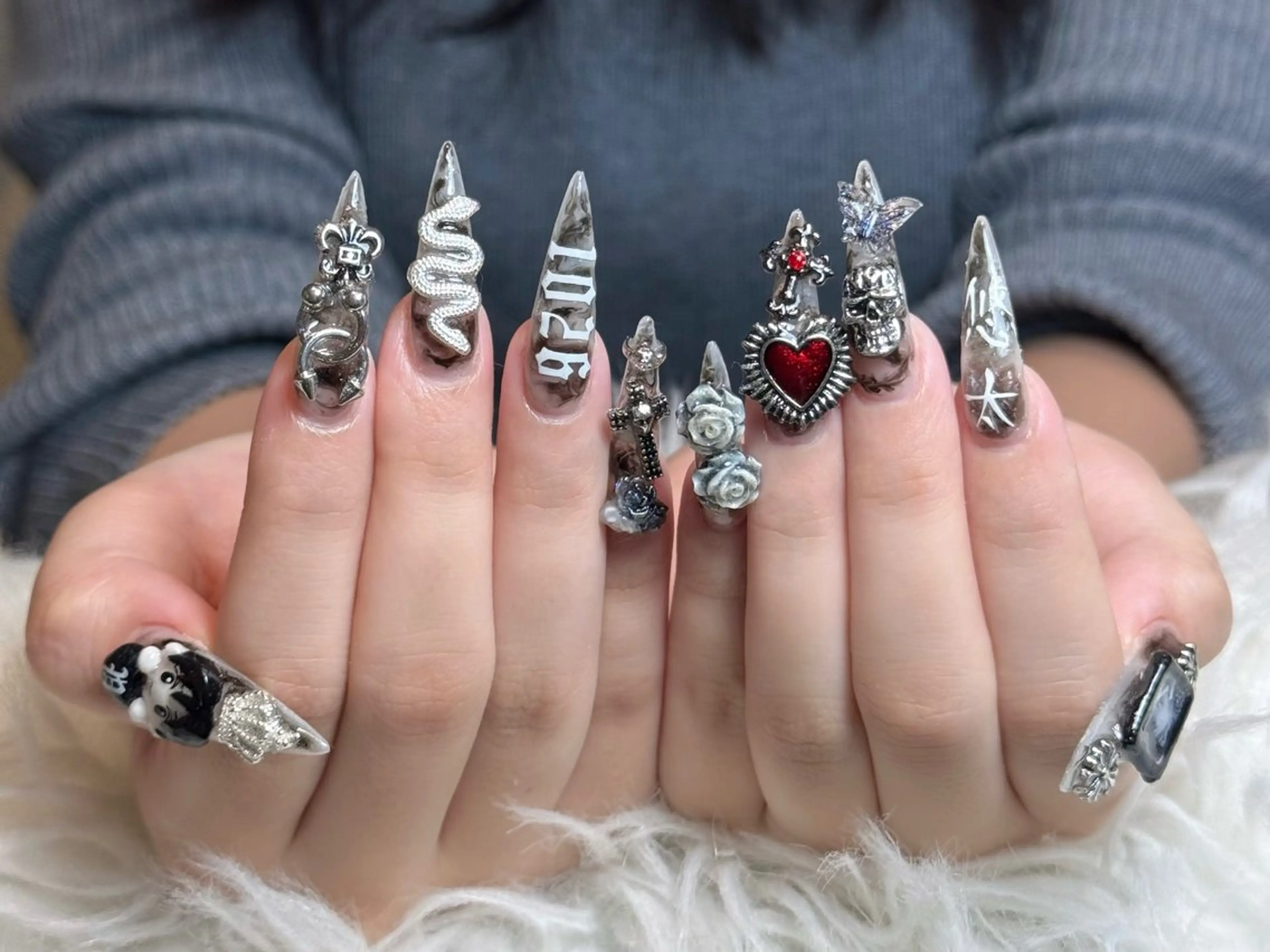 ネイル ボルドー ブラウン チークネイル ドット フットネイル Julli ジュリのネイルデザイン