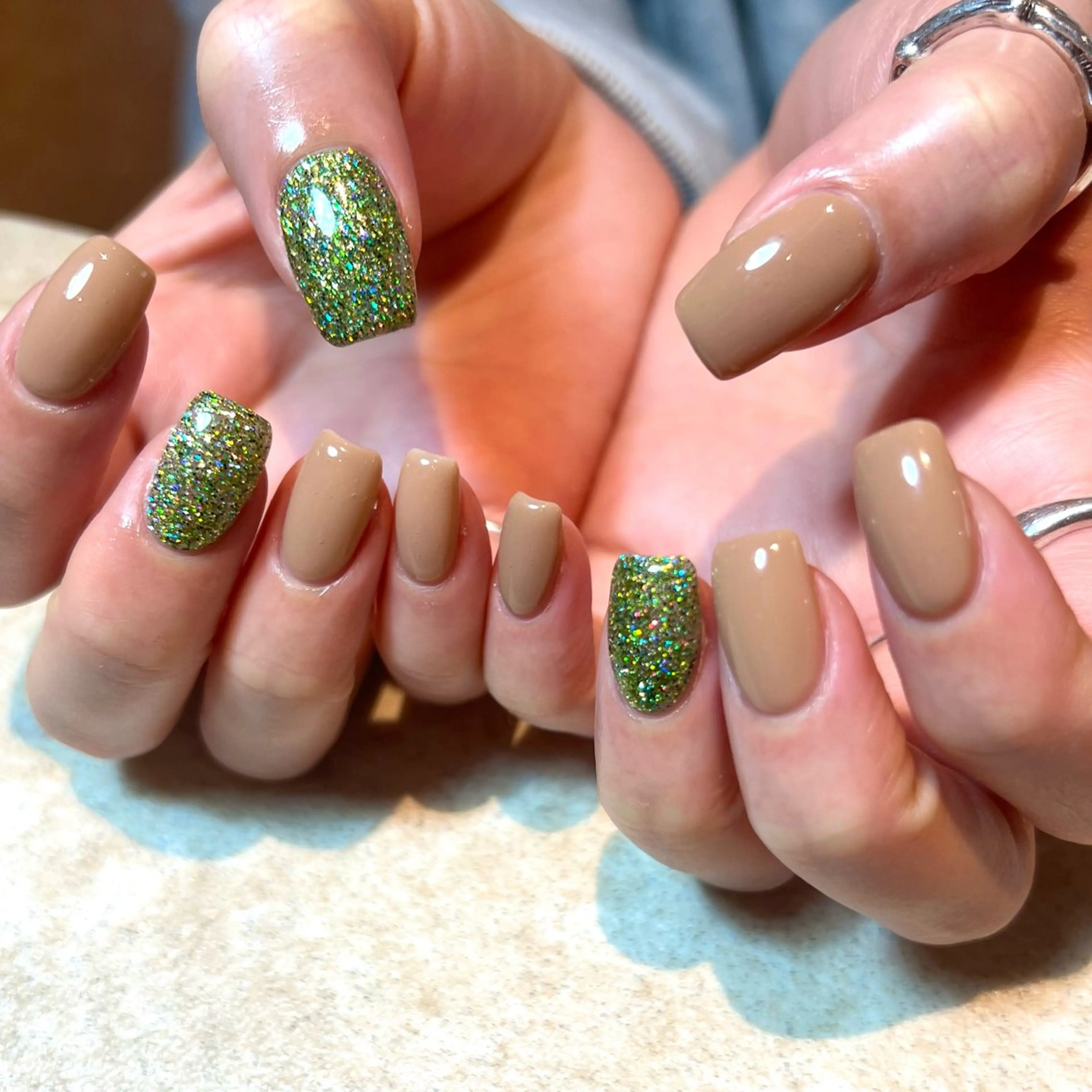 ネイル グリーン ラメ(グリッター) 冬ネイル クリスマス Yarm As Etel　。のネイルデザイン