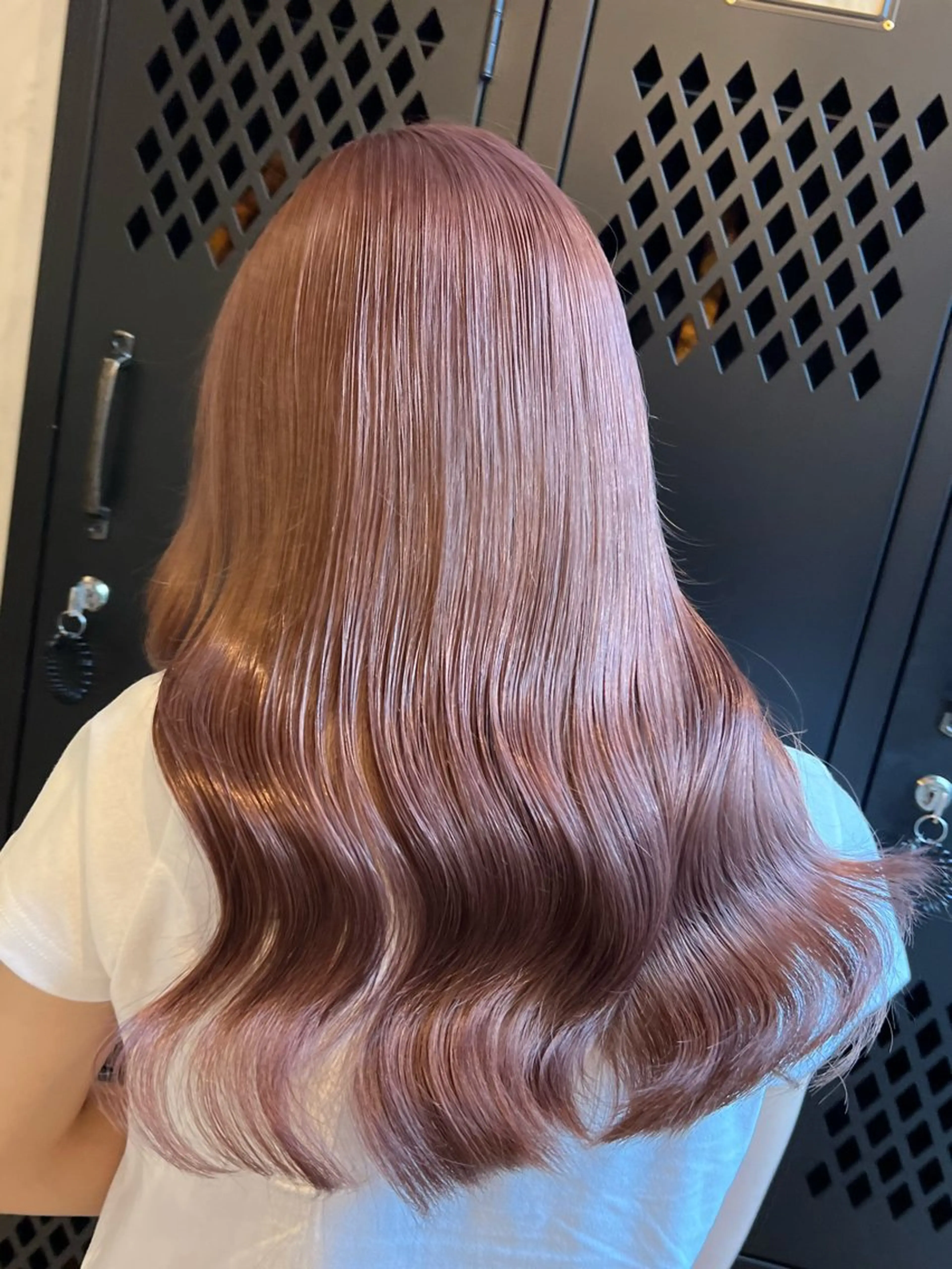 ロング カラー 透明感ミルクティー✨ 西澤 ジュンヤのヘアスタイル