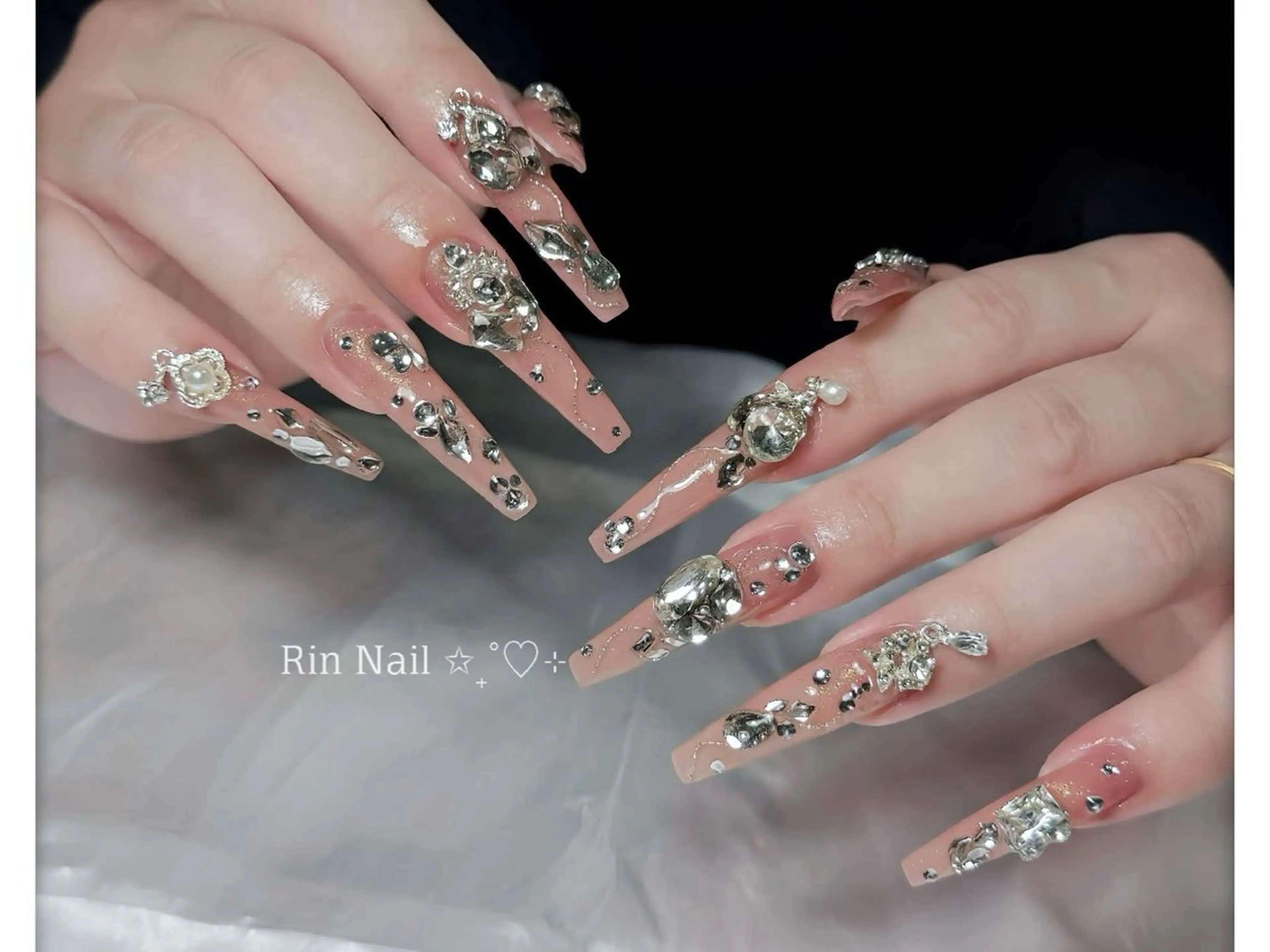 ネイル アートネイル チークネイル ジェルネイル ロングネイル マグネットネイル ハンドネイル Rin Nail 新大久保店のネイルデザイン