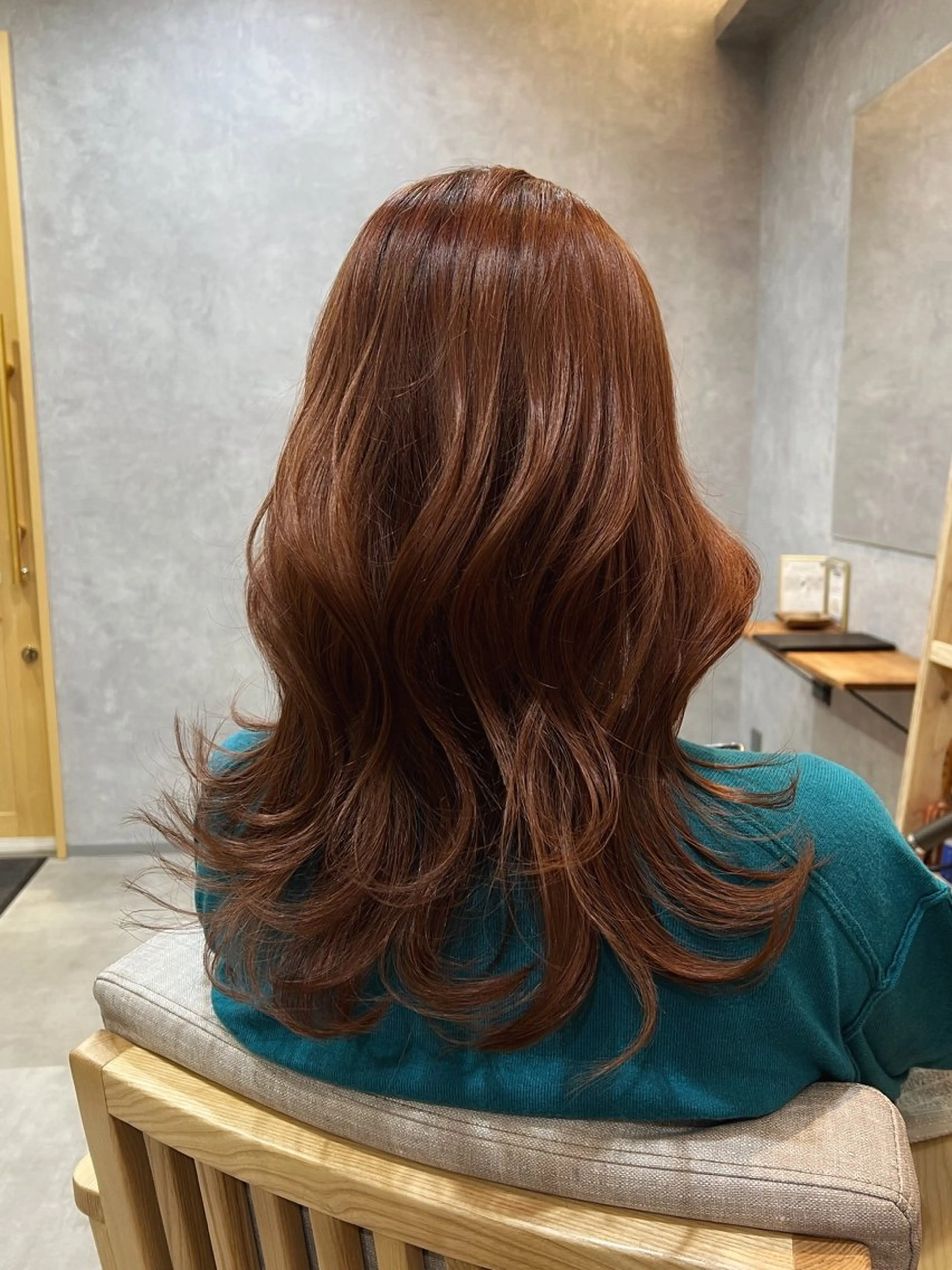 ロング カラー アッシュ ベージュカラー ブリーチ ブラウンカラー ケアカラー 中村 ひなたのヘアスタイル