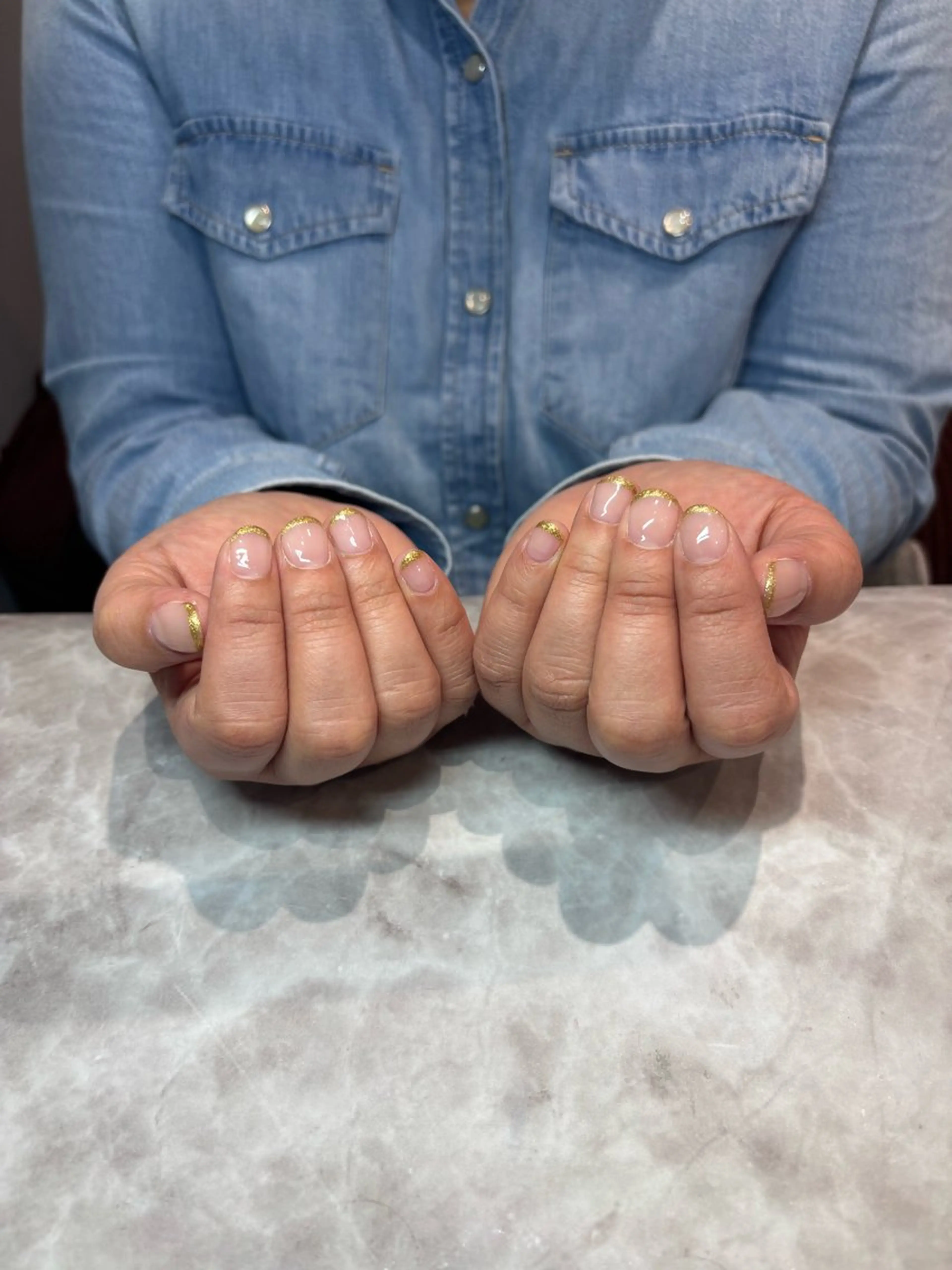 ネイル フレンチネイル ゴールド ラメ(グリッター) 佐藤 咲のネイルデザイン