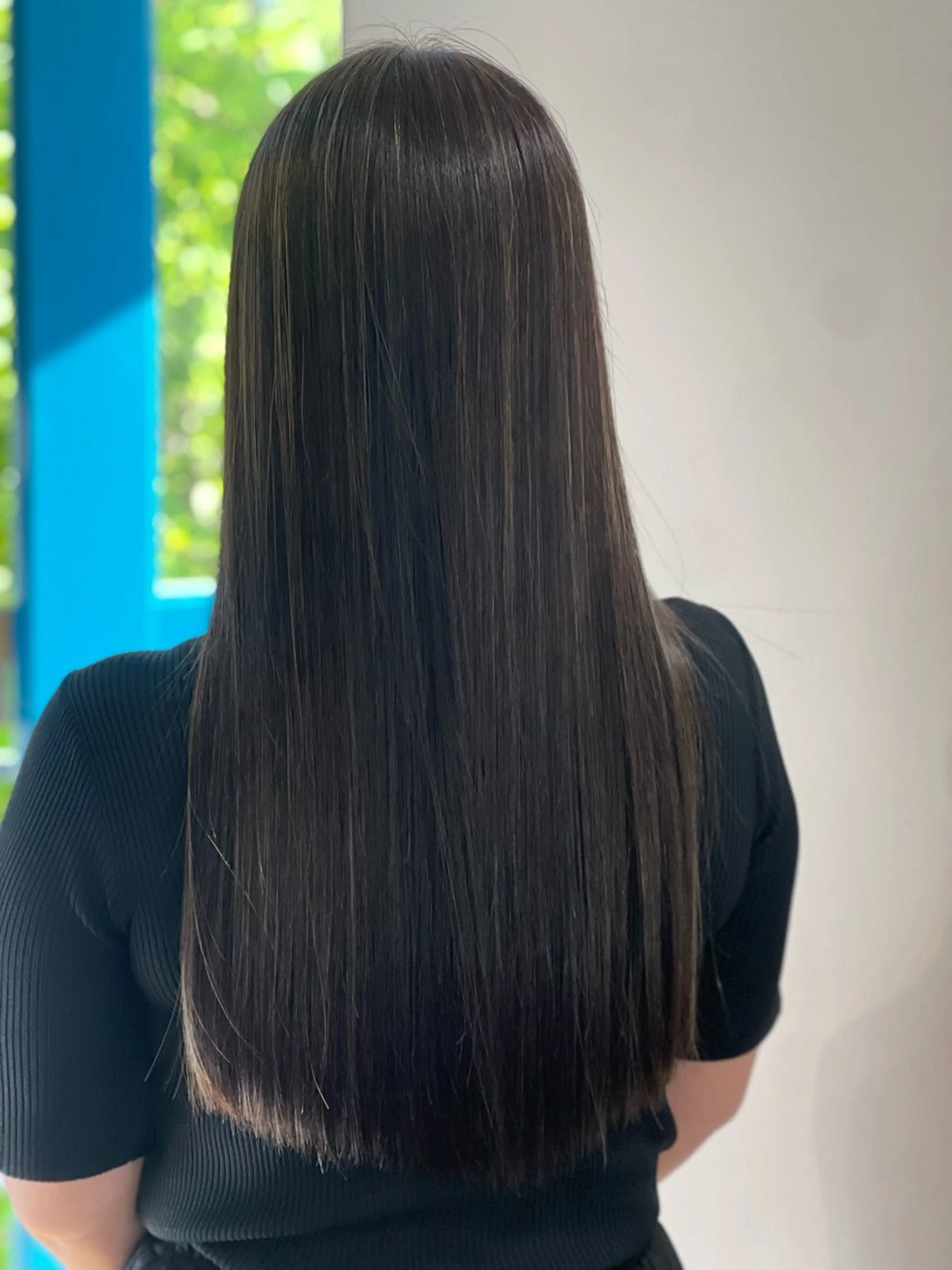 ロング カラー 赤みゼロ 🤎柔ベージュのヘアスタイル