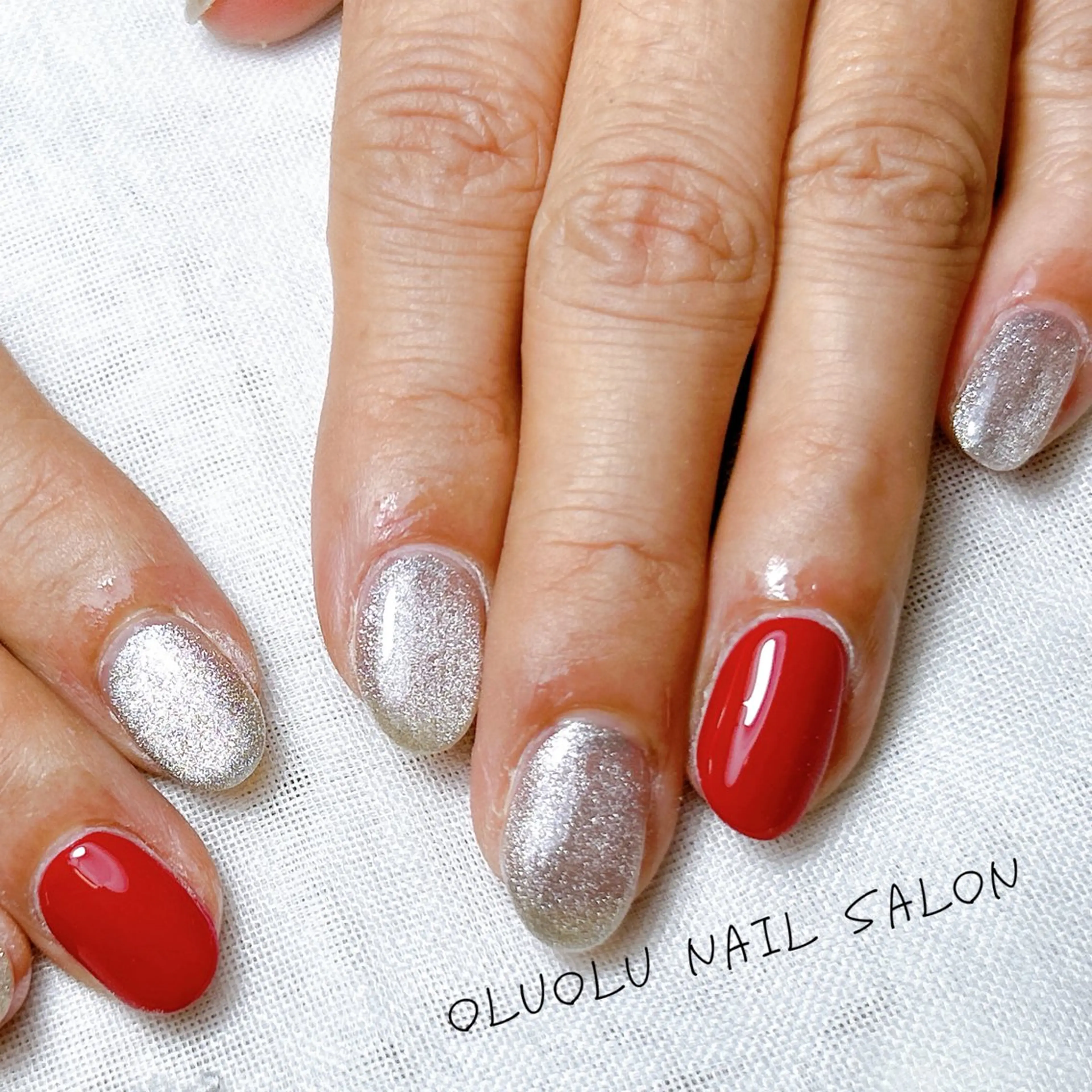 ネイル 韓国ネイル マグネットネイル 赤色 シルバー ワンホンネイル oluolu nailsalonのネイルデザイン